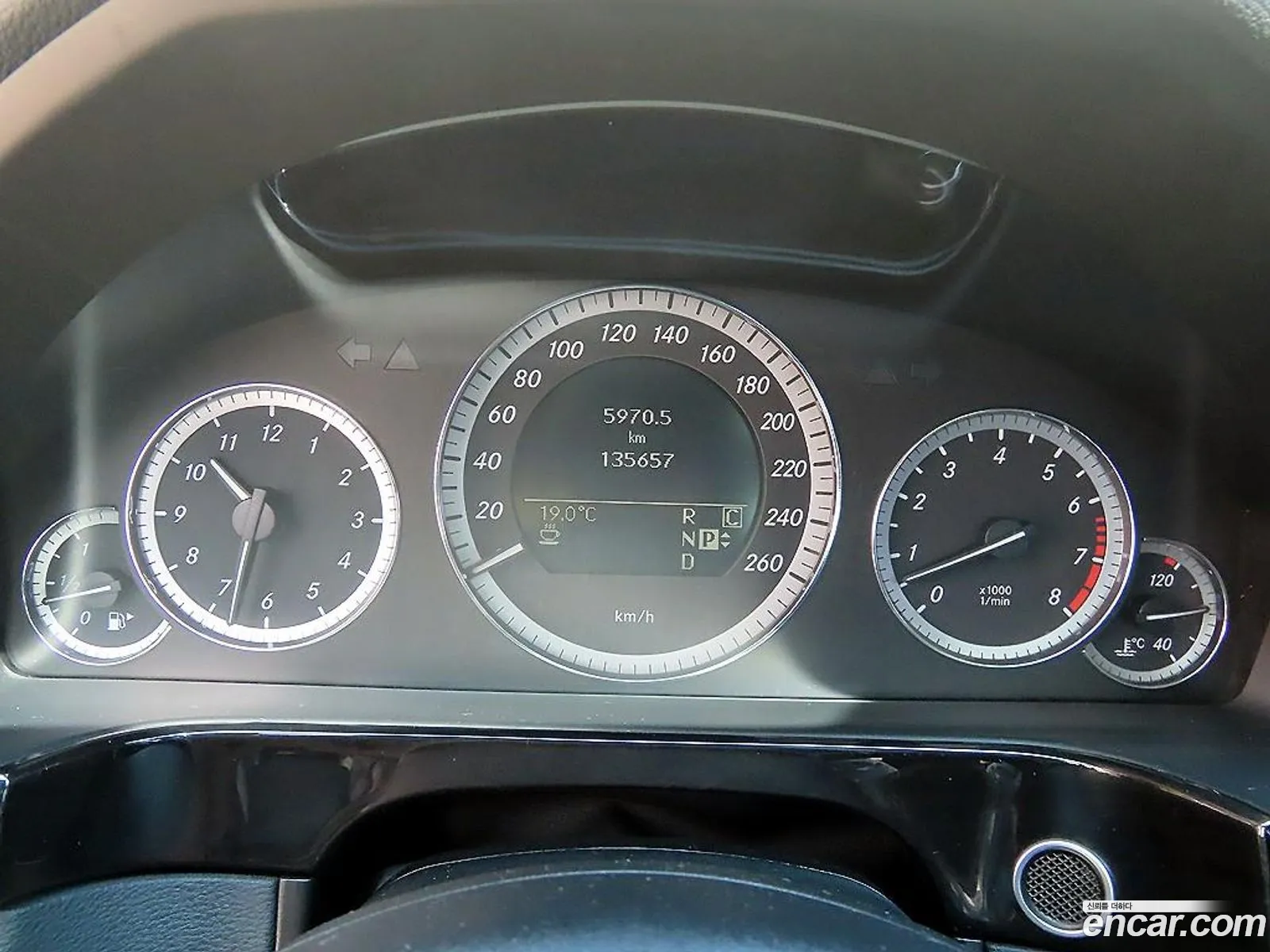 Mercedes-Benz E-Class W212 2009 — 12