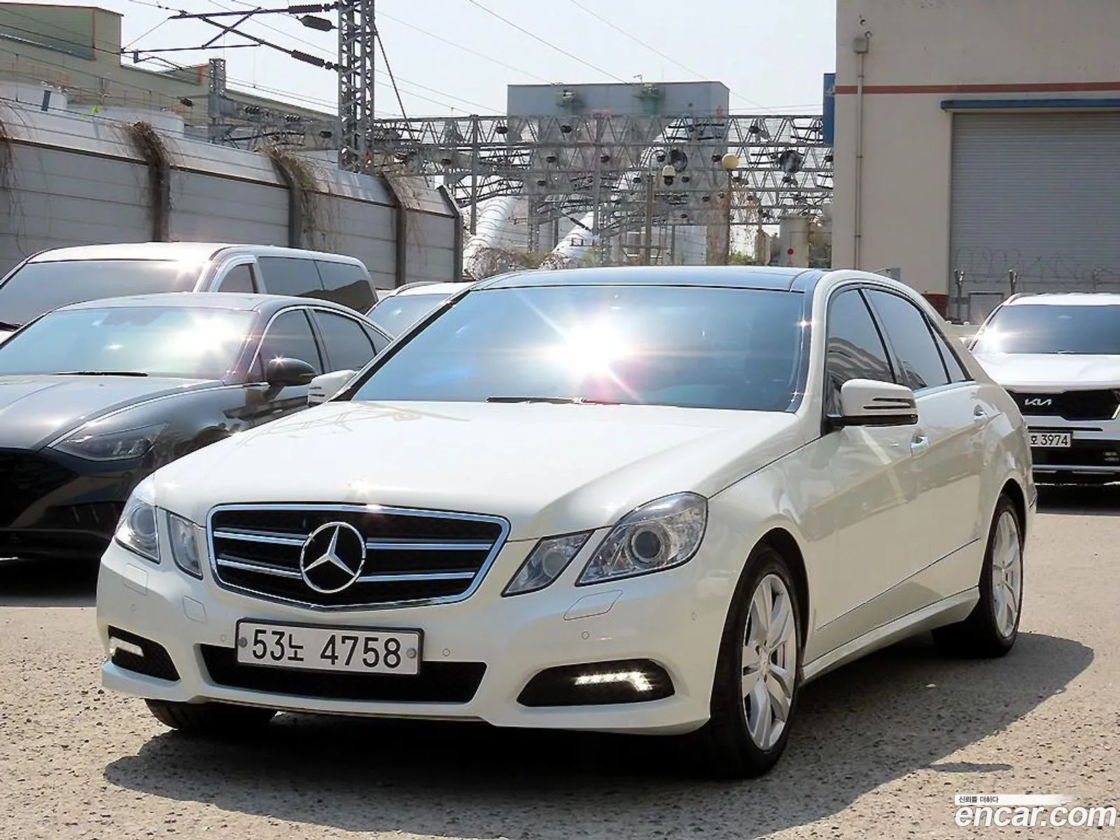 Mercedes-Benz E-Class W212 2009 — 17