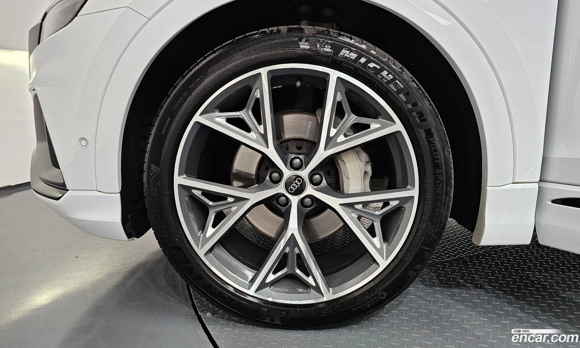 Audi Q8 2023 WAUZZZF14PD024920 — 9