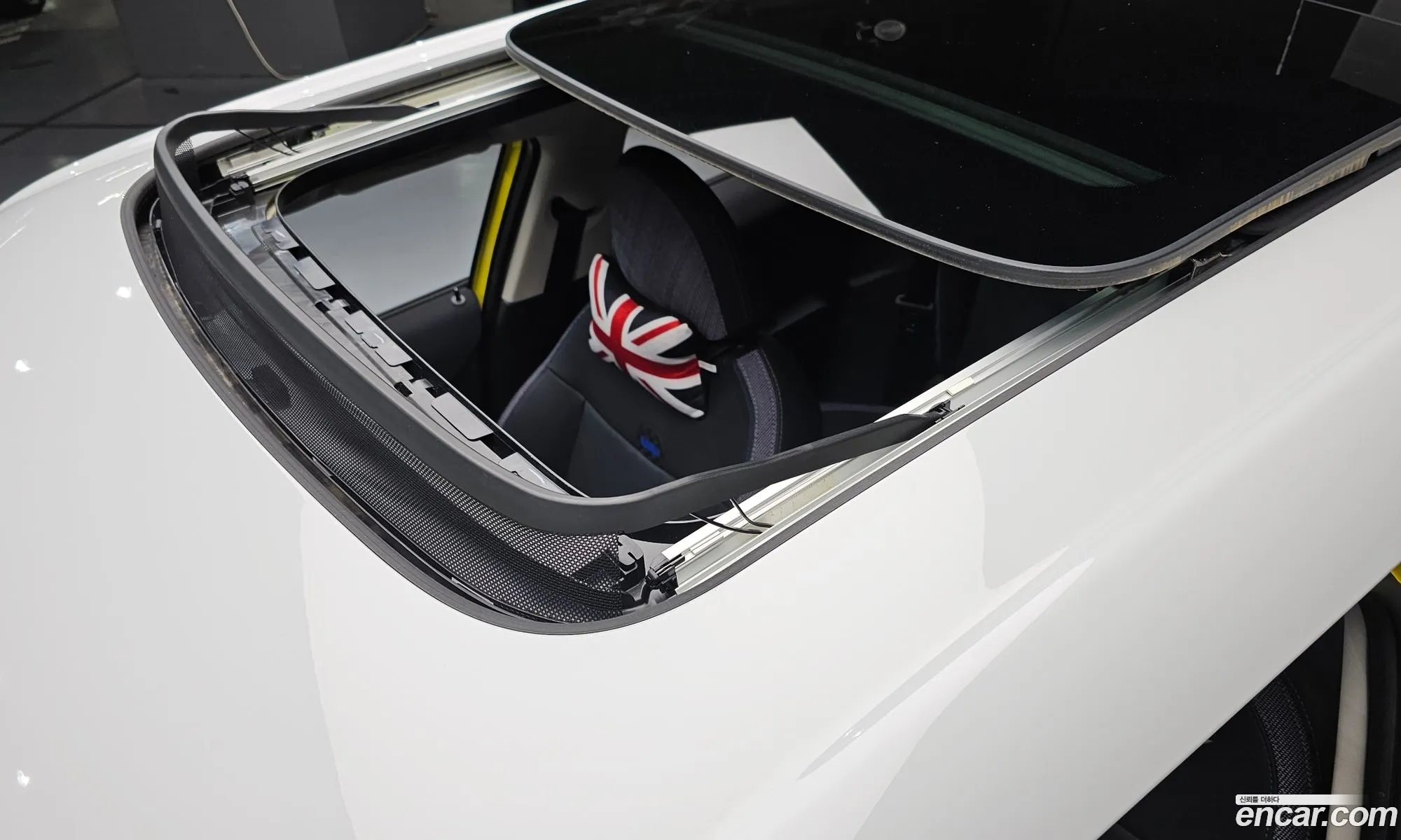 Mini Cooper C 2025 WMW61GD00S2X07131 — 31