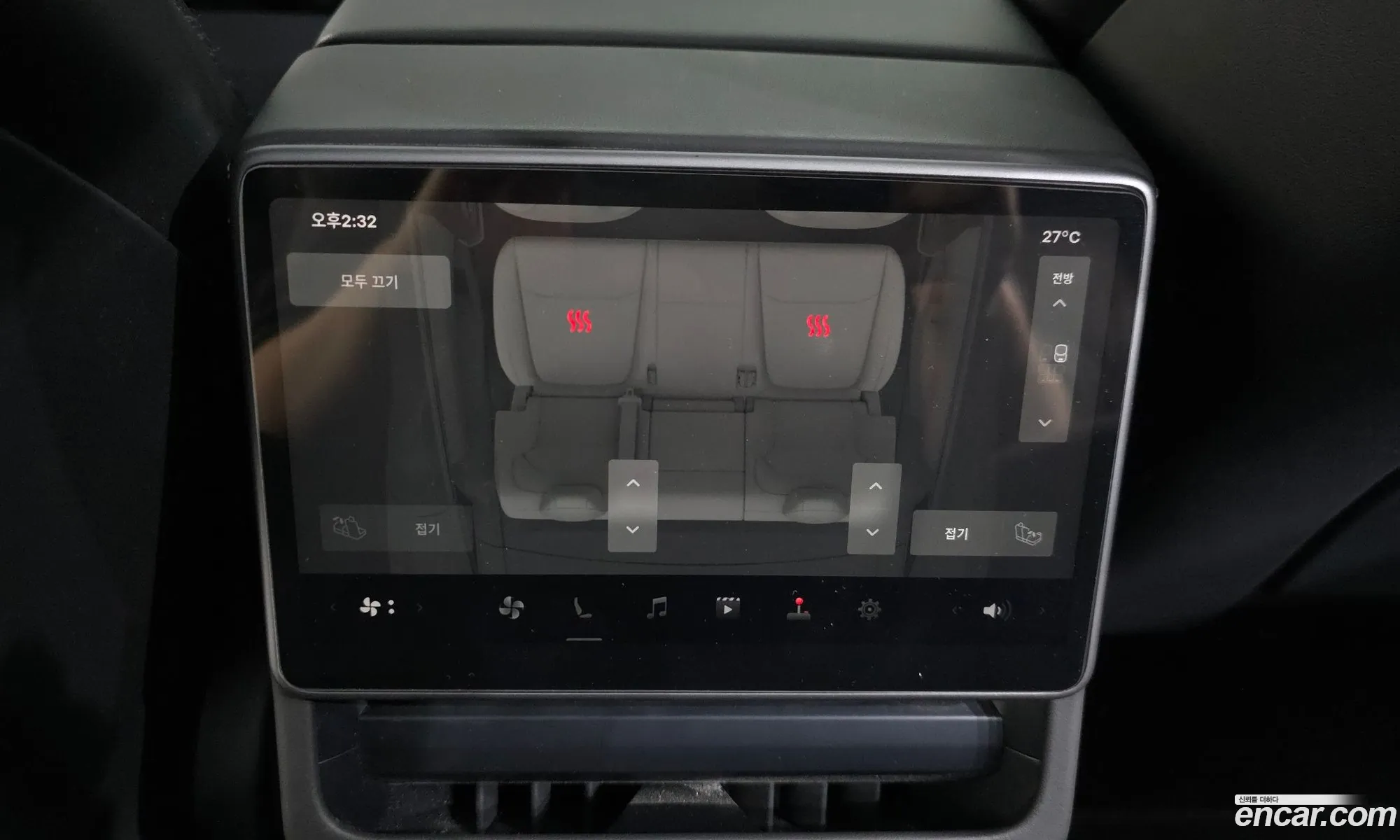Tesla Model Y 2025 — 17