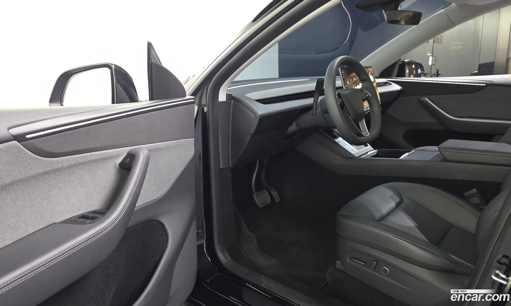Tesla Model Y 2025 — 19