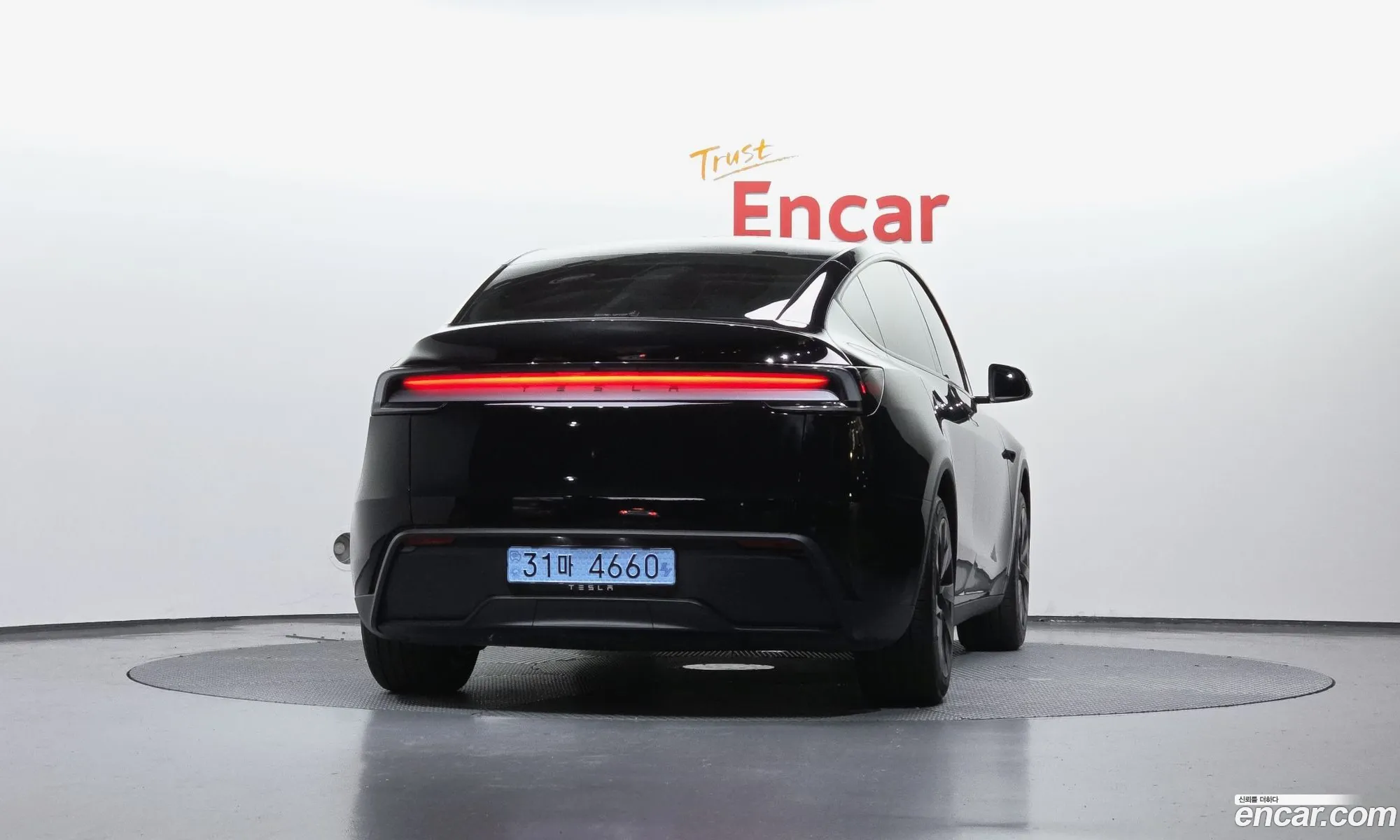 Tesla Model Y 2025 — 12