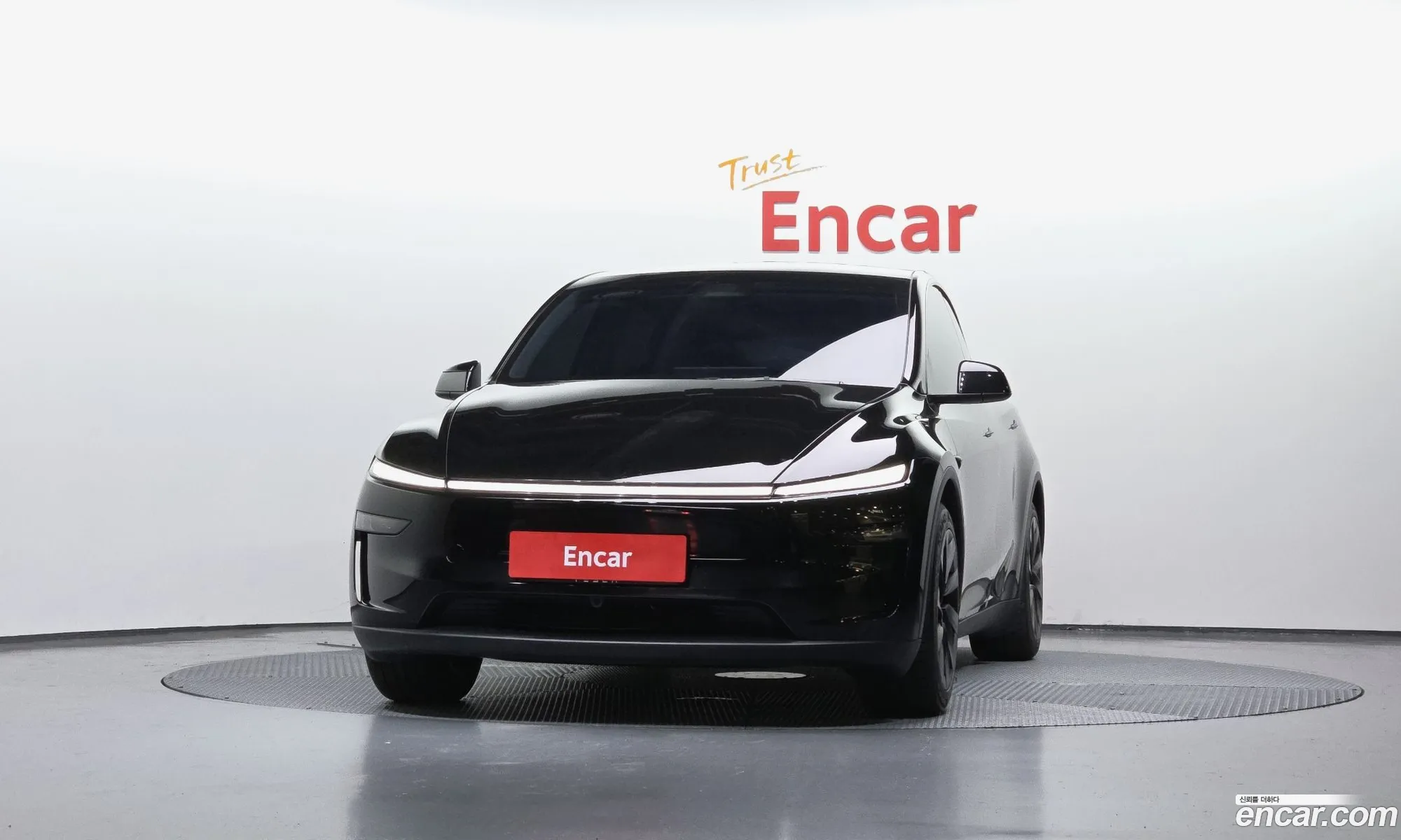 Tesla Model Y 2025 — 10