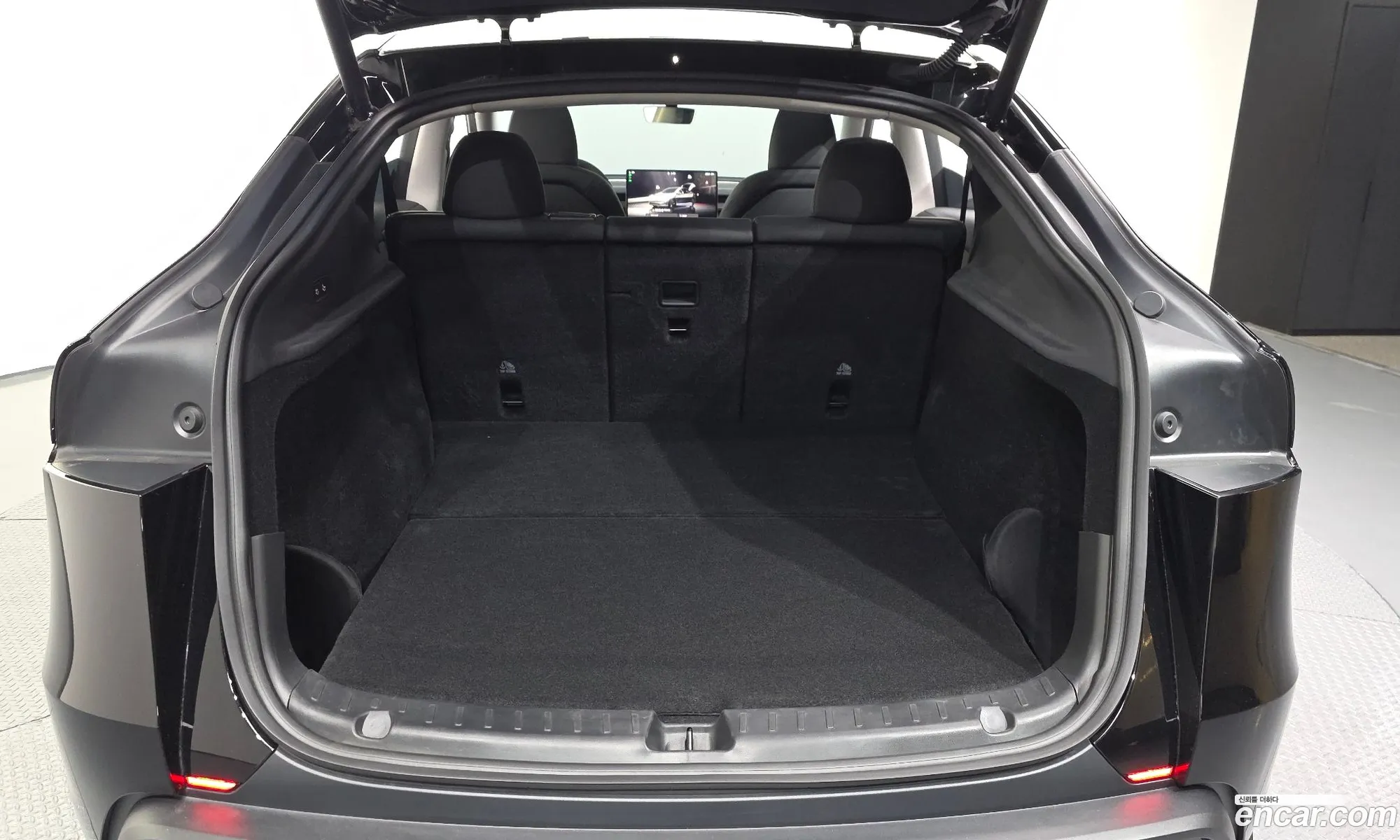 Tesla Model Y 2025 — 9