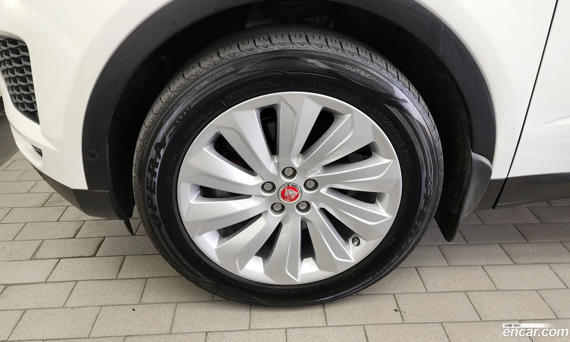 Jaguar E-Pace 2020 SADFA2BN6L1Z90537 — 16