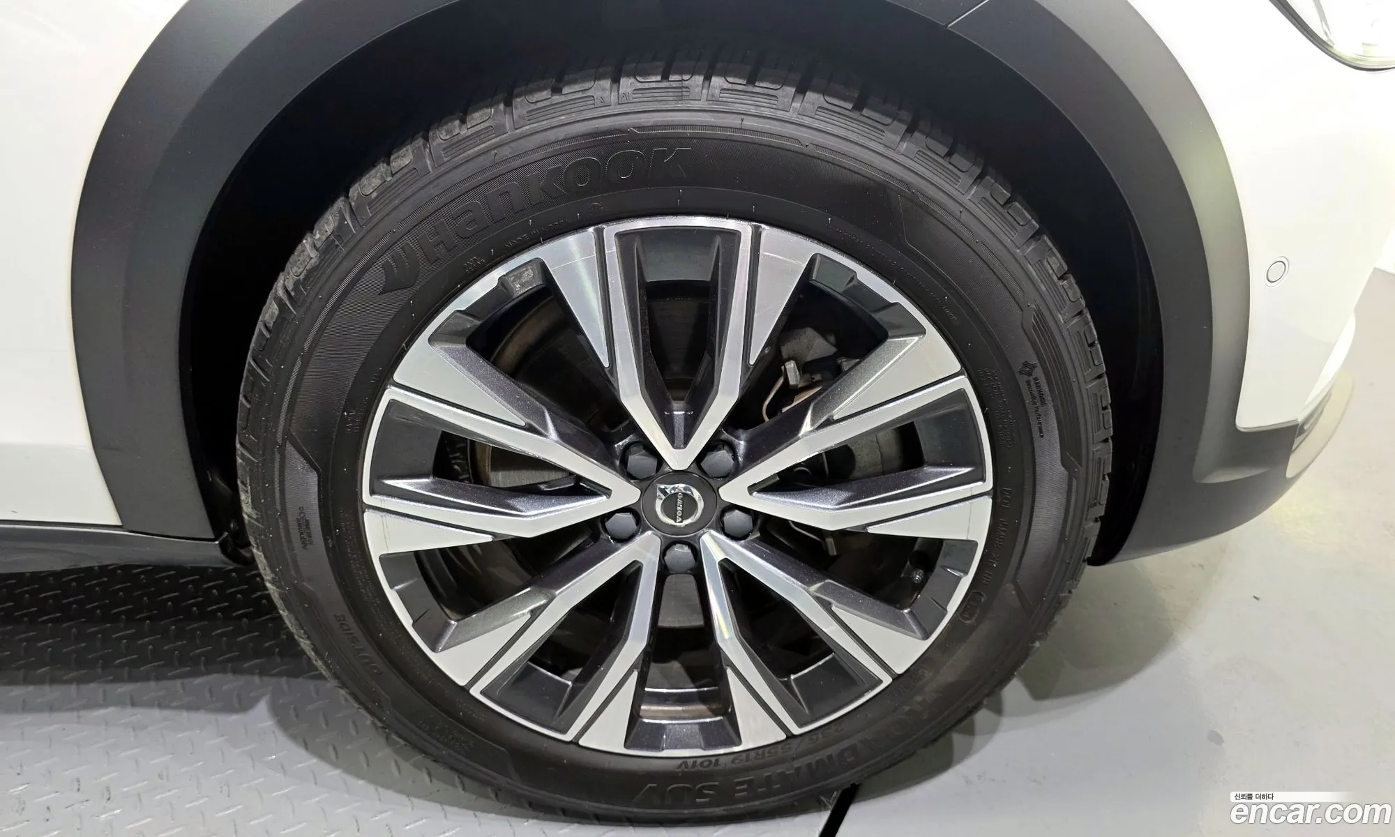 Volvo V90 Cross Country 2020 — 34