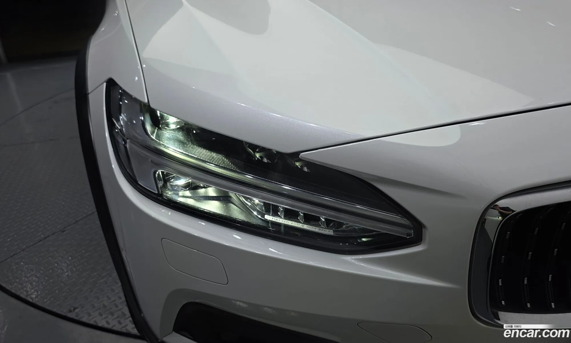 Volvo V90 Cross Country 2020 — 37