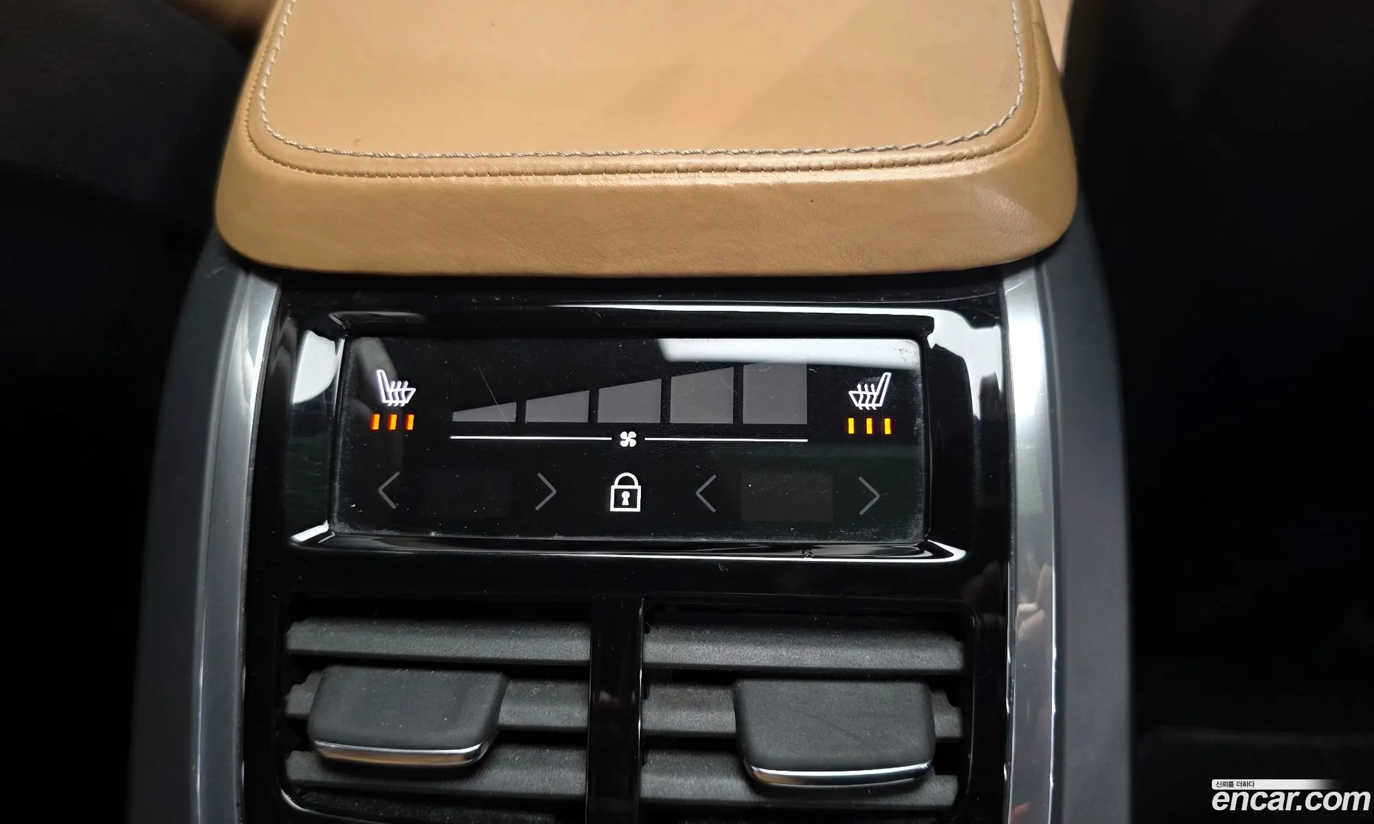 Volvo V90 Cross Country 2020 — 29