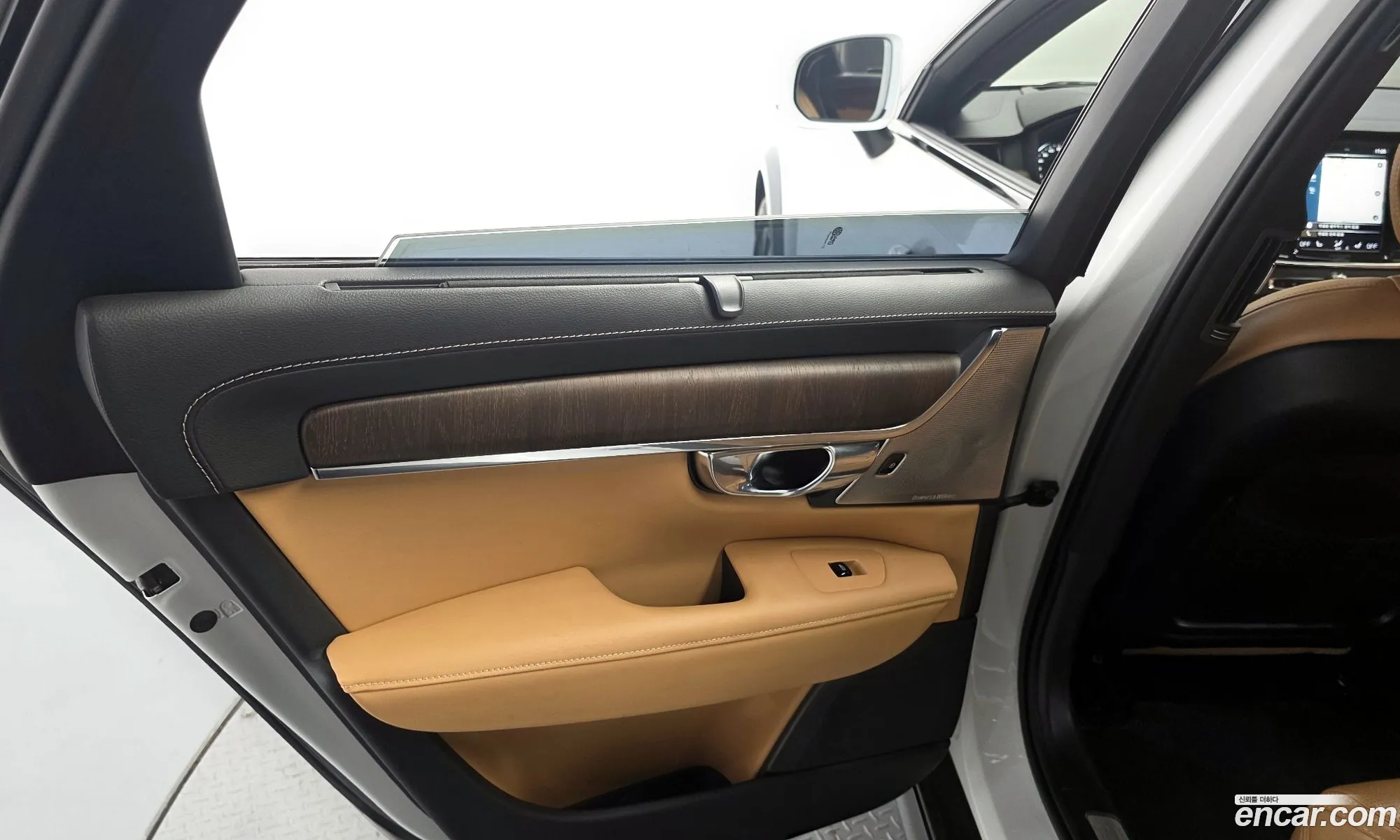 Volvo V90 Cross Country 2020 — 26