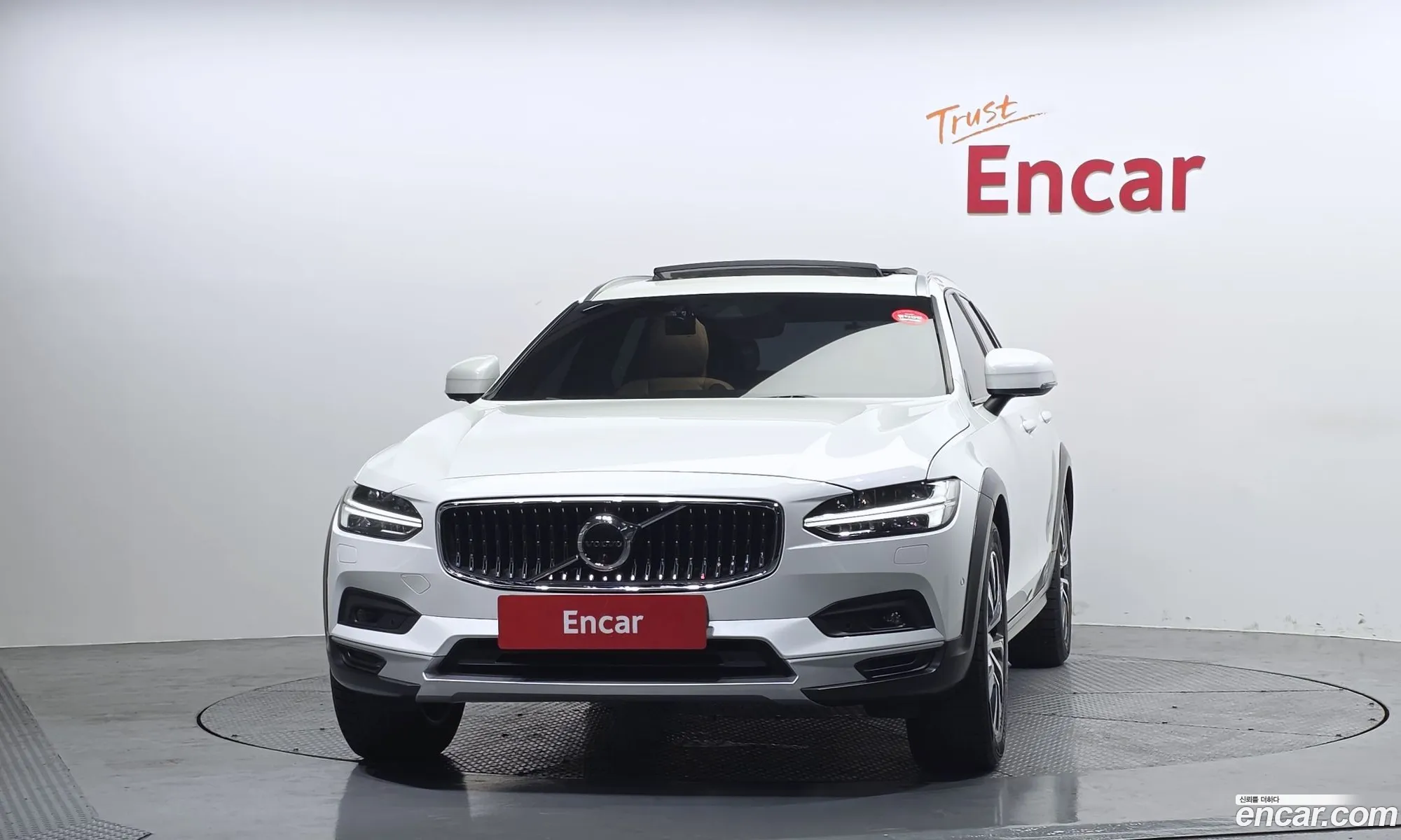 Volvo V90 Cross Country 2020 — 32