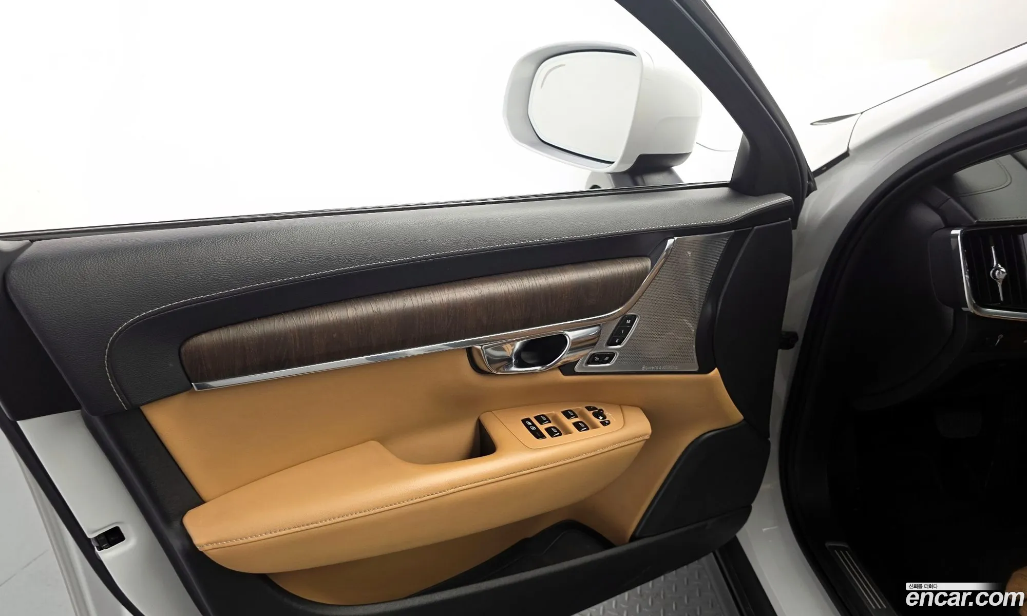 Volvo V90 Cross Country 2020 — 16
