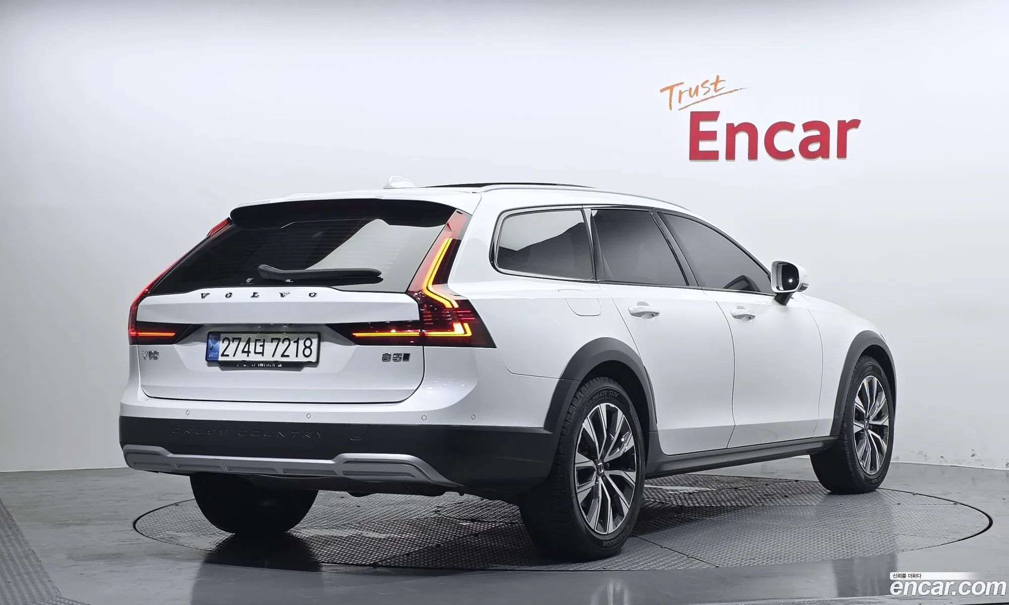 Volvo V90 Cross Country 2020 — 38