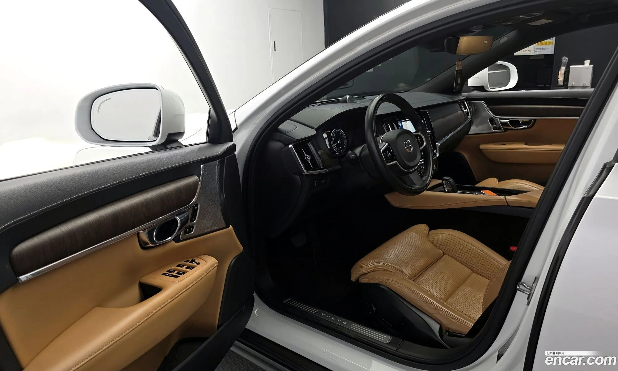 Volvo V90 Cross Country 2020 — 23