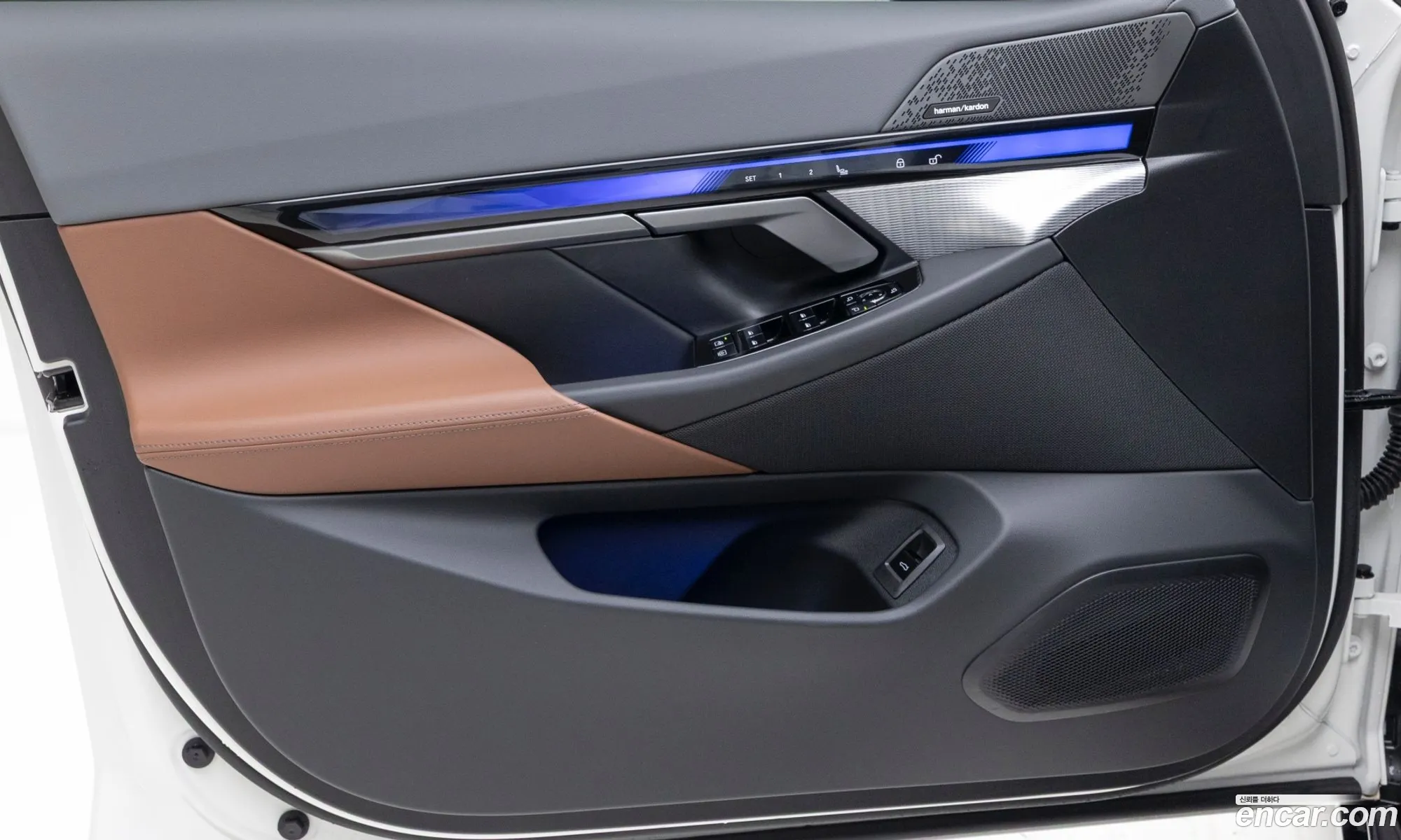BMW 5 Series 2025 — 17