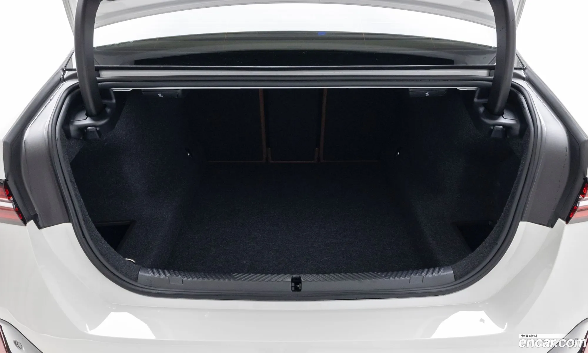 BMW 5 Series 2025 — 12