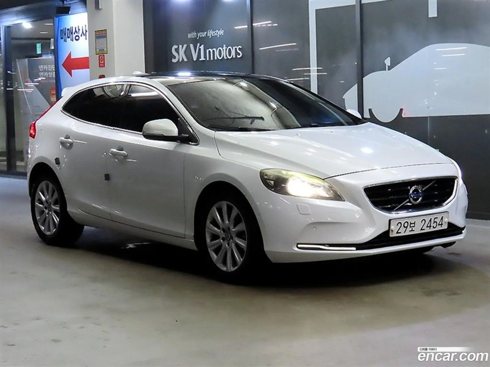 Volvo V40 2015 — 19