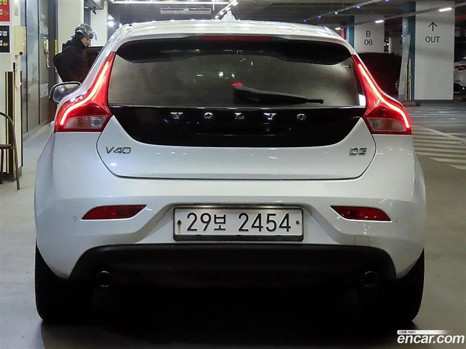 Volvo V40 2015 — 16