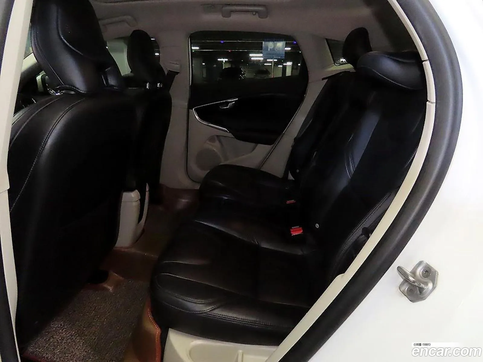 Volvo V40 2015 — 13