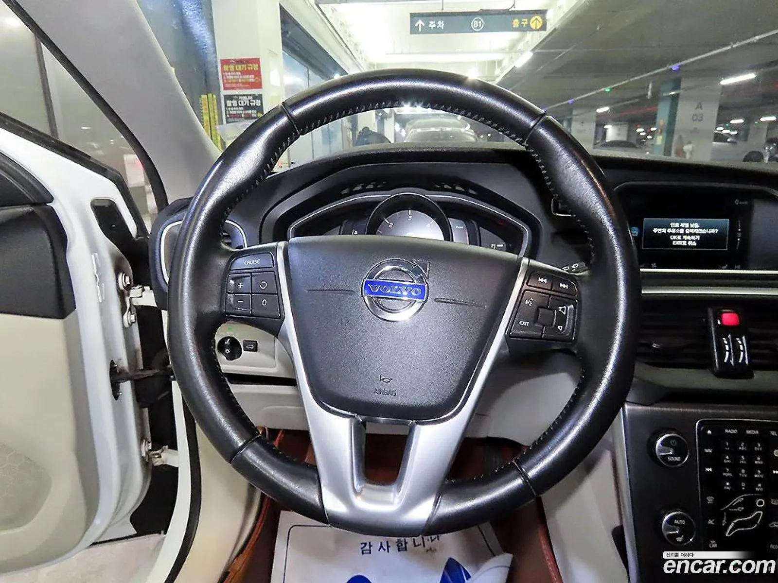 Volvo V40 2015 — 4