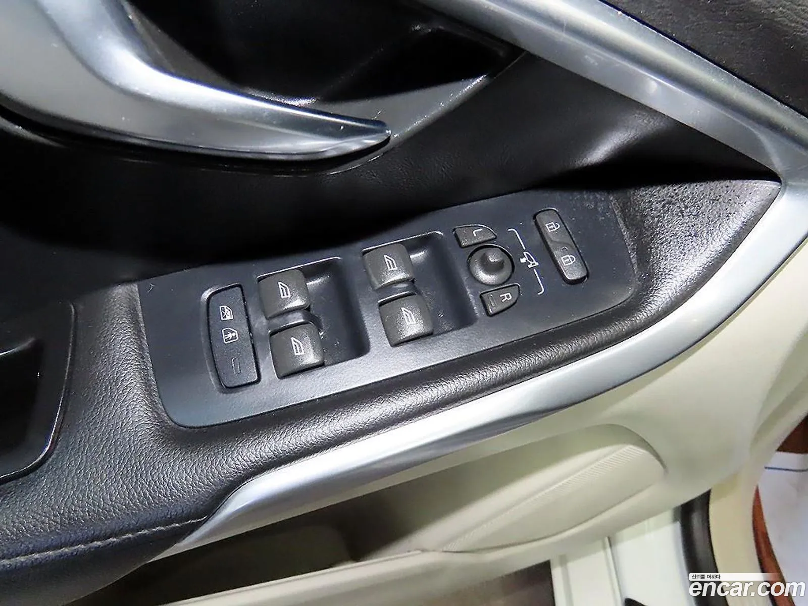 Volvo V40 2015 — 11