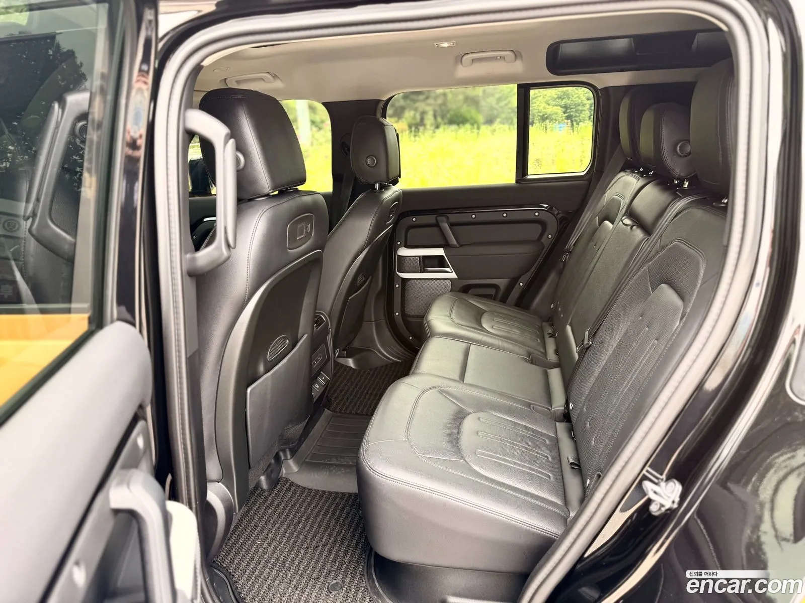 Land Rover Defender 2021 — 16