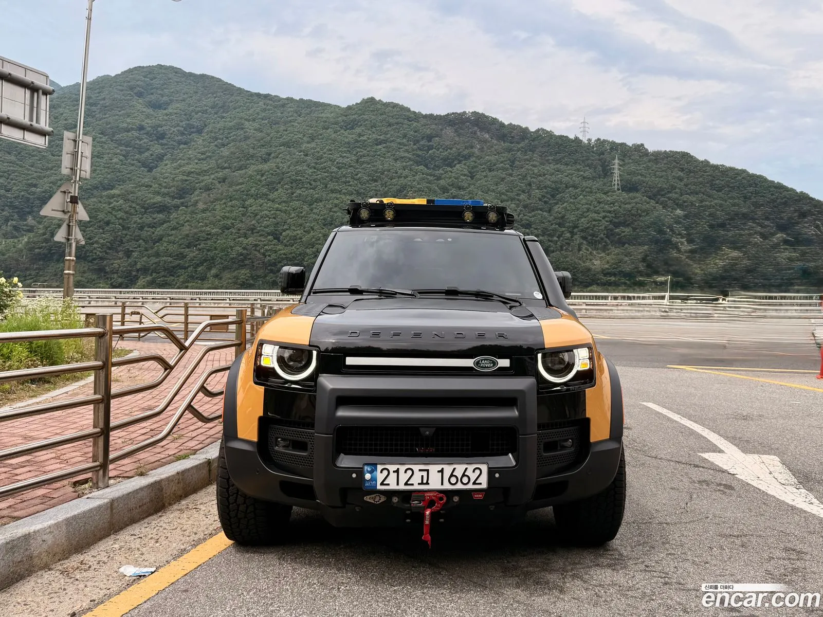 Land Rover Defender 2021 — 17