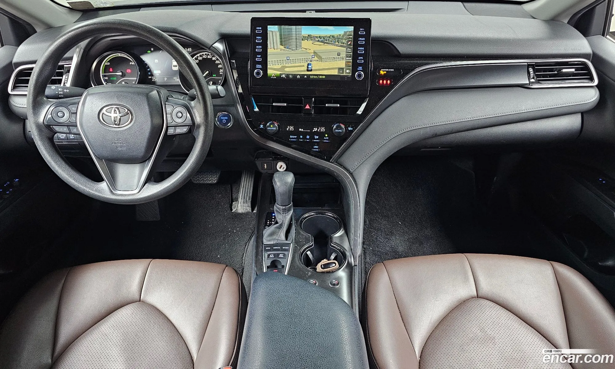 Toyota Camry 2023 — 24