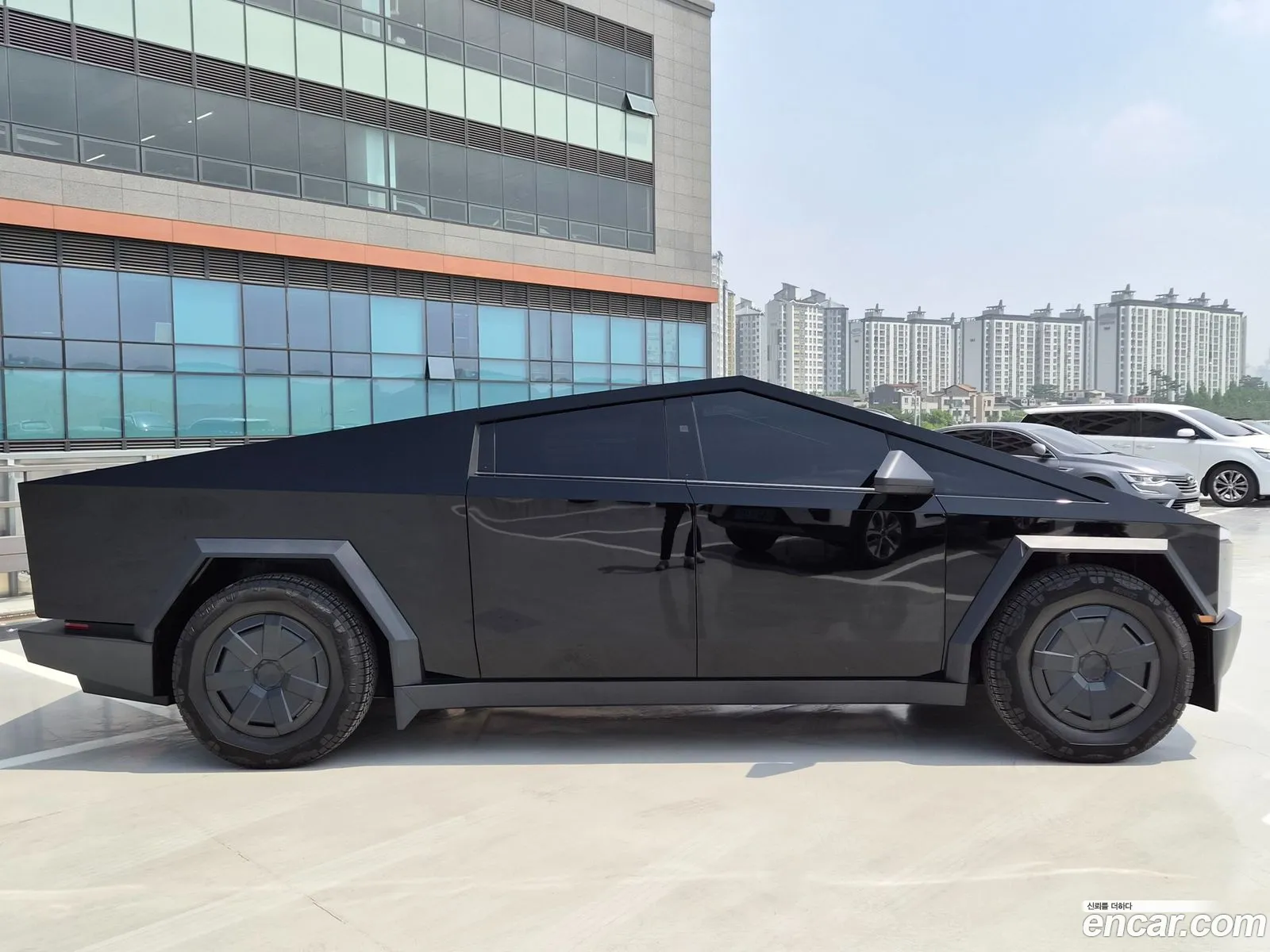 Tesla Cybertruck 2025 — 6