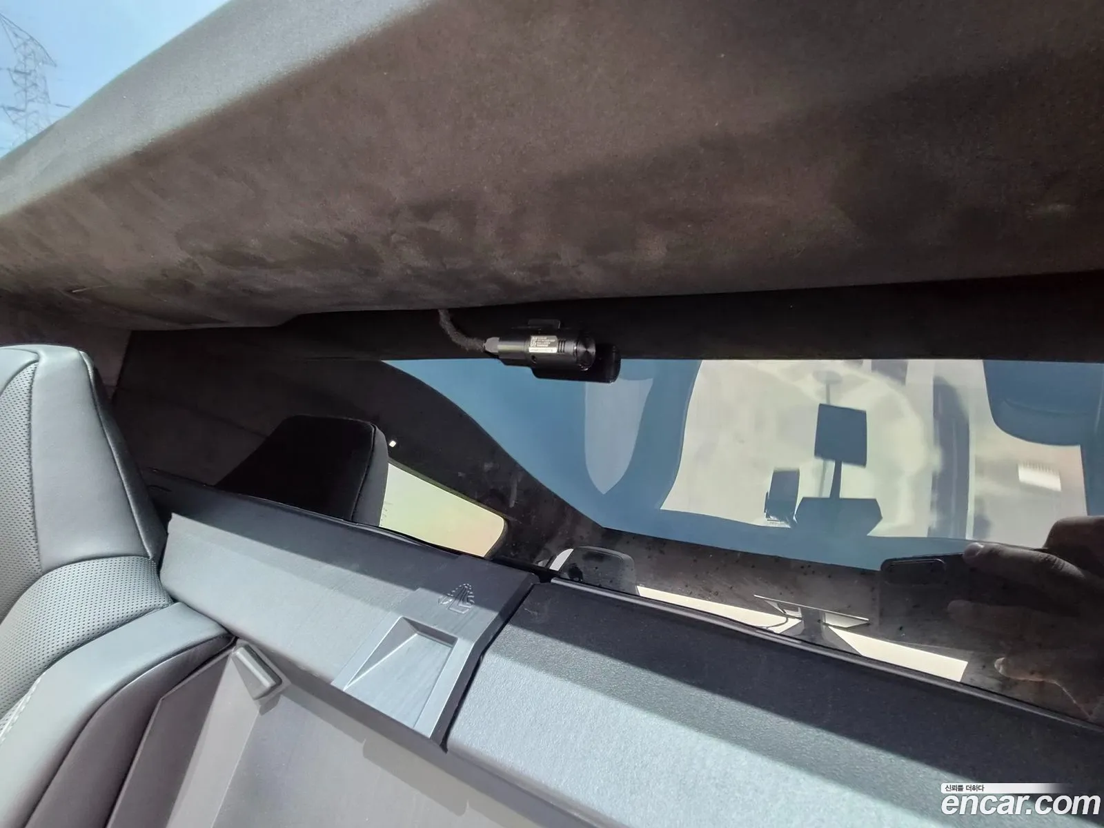 Tesla Cybertruck 2025 — 4
