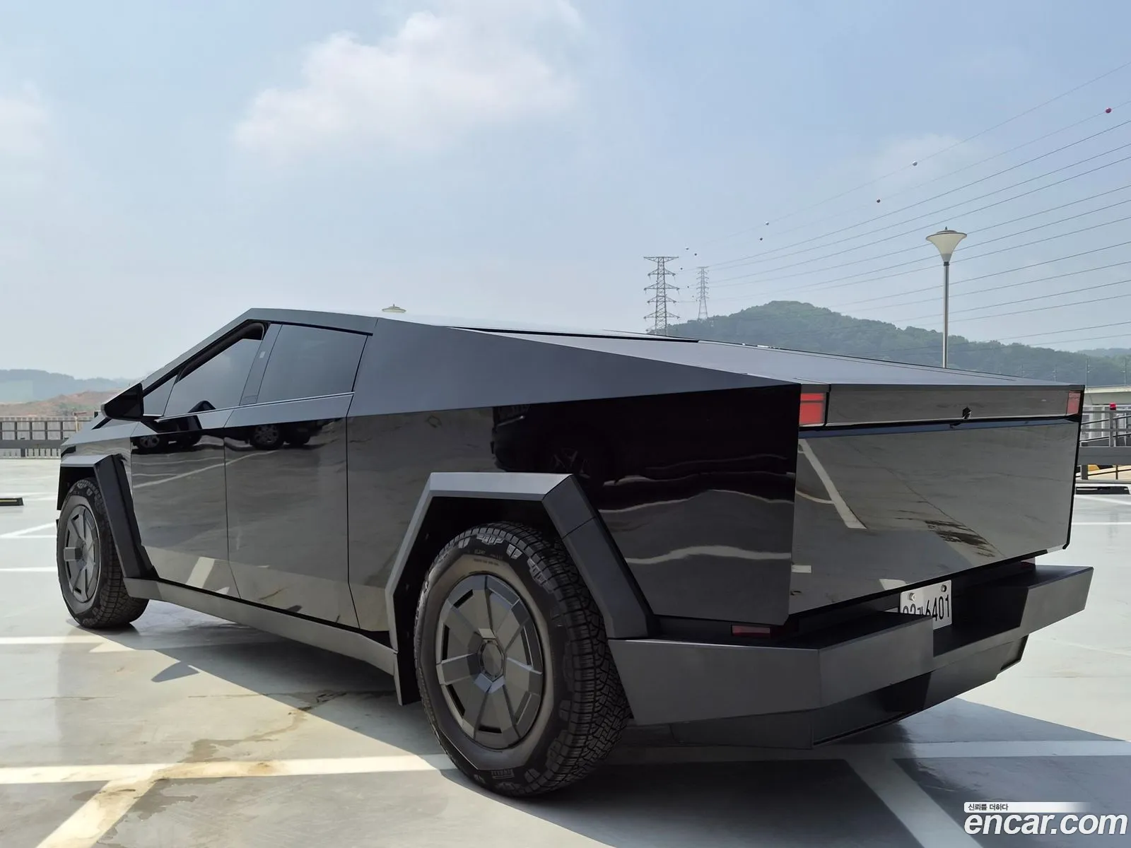 Tesla Cybertruck 2025 — 3