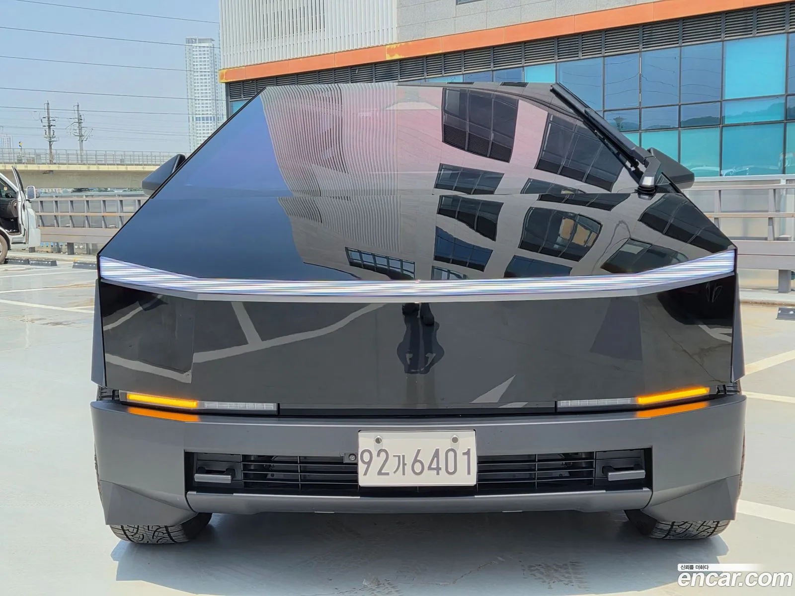 Tesla Cybertruck 2025 — 17