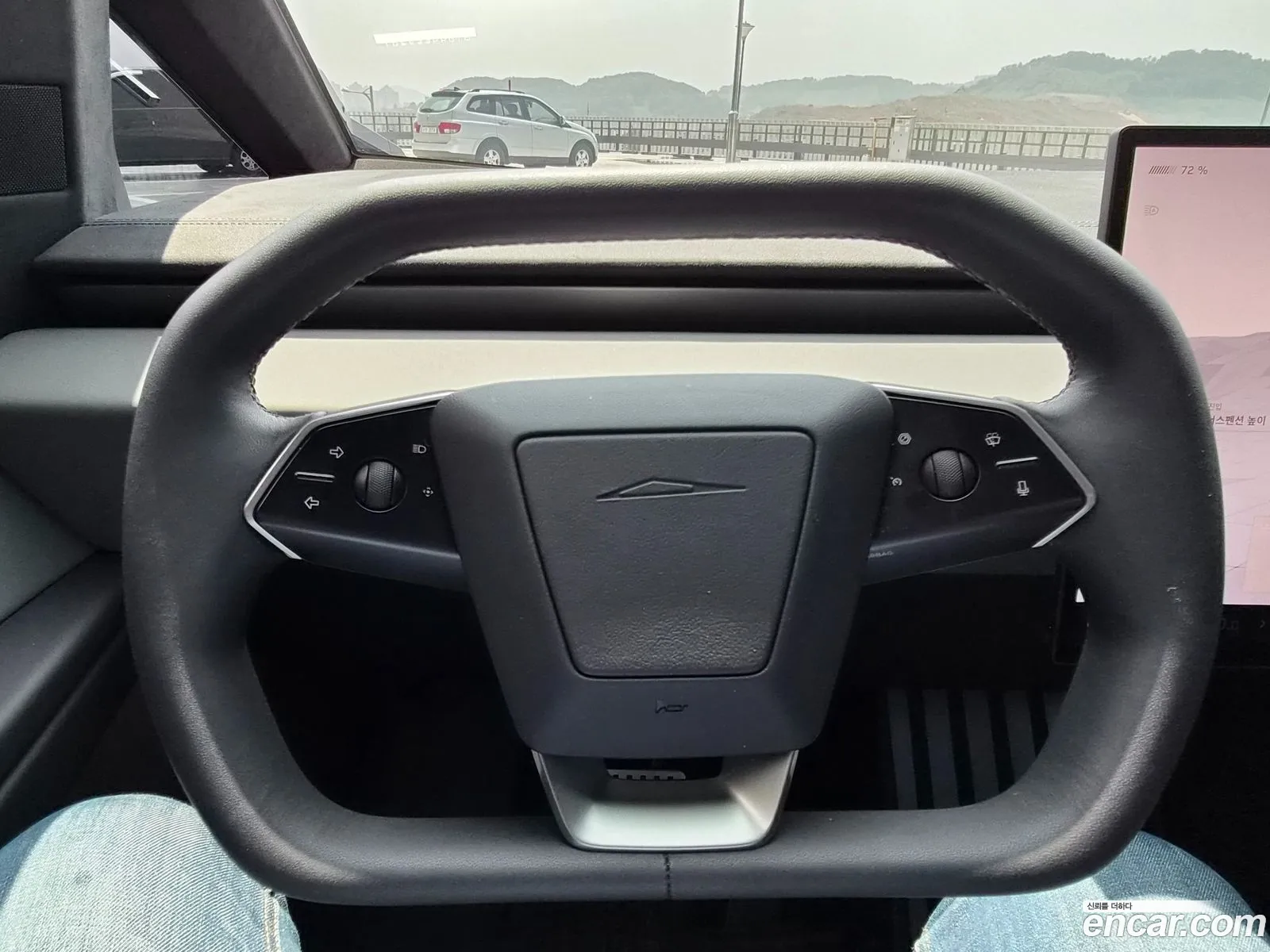 Tesla Cybertruck 2025 — 12