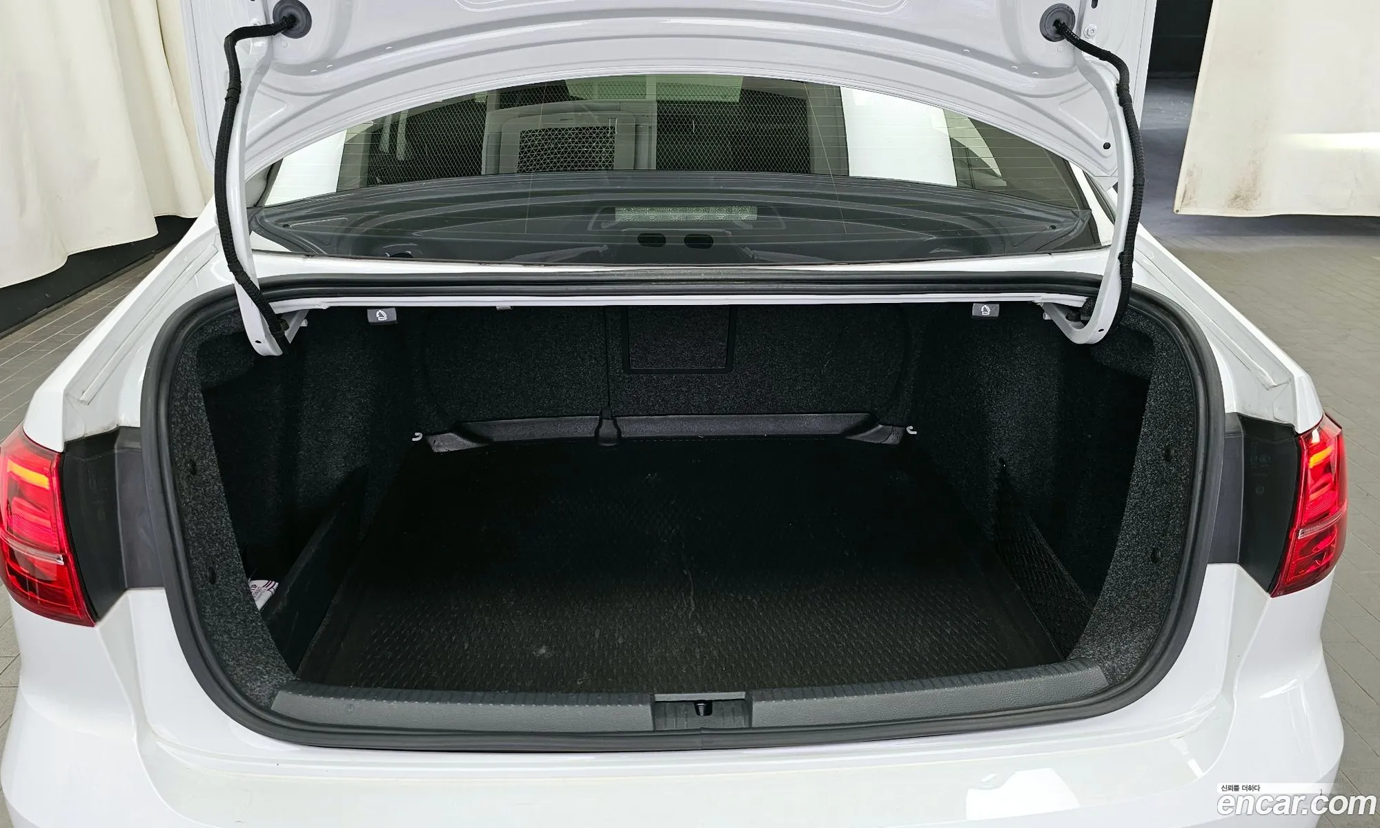 Volkswagen Jetta 2015 — 17