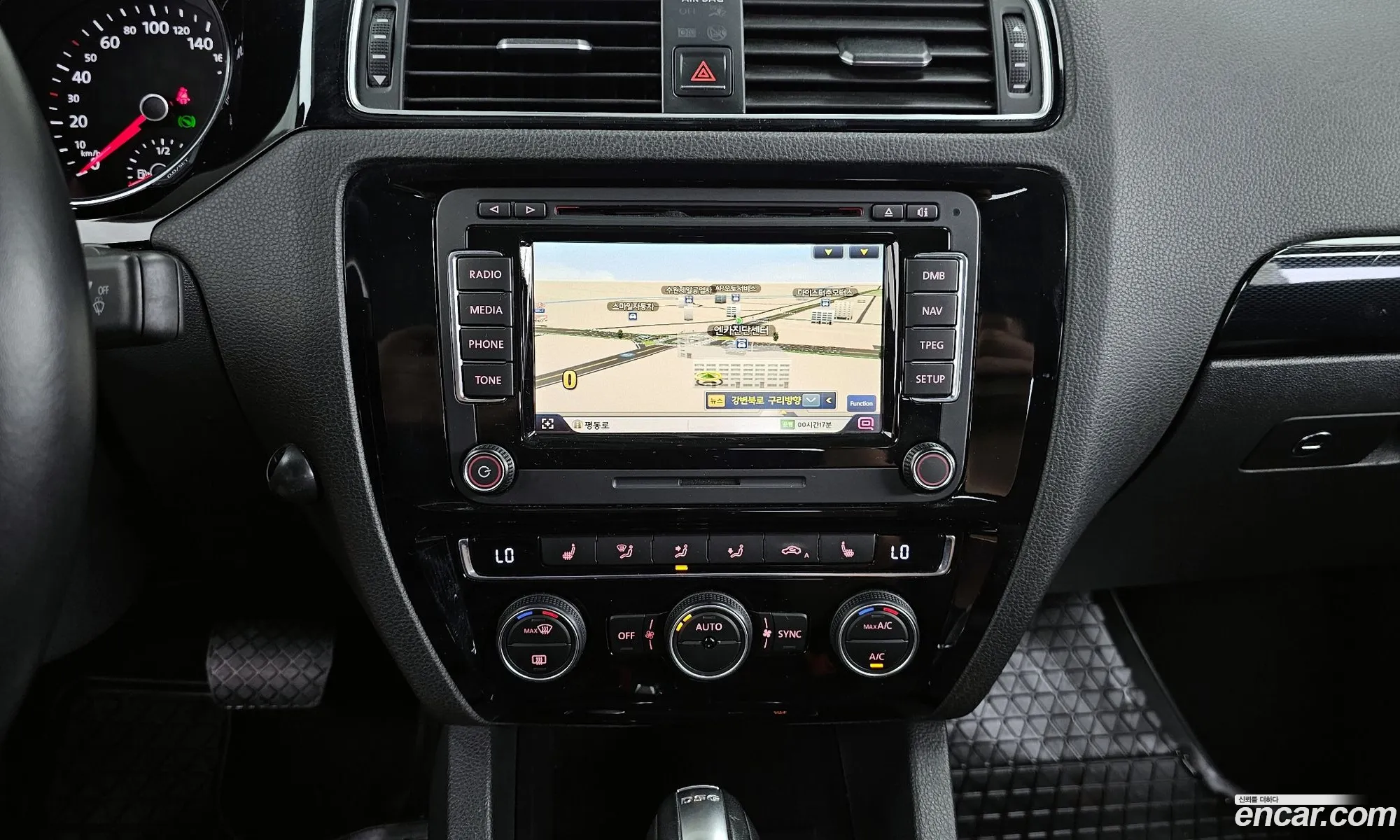 Volkswagen Jetta 2015 — 12