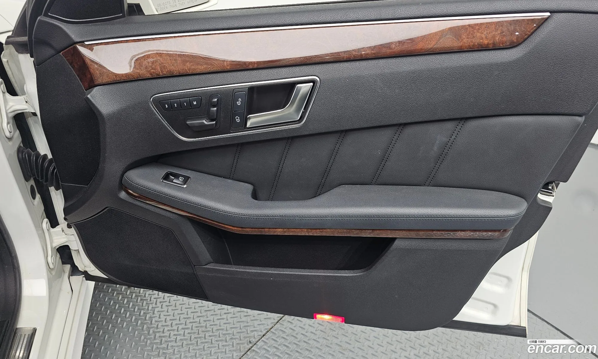 Mercedes-Benz E-Class W212 2012 WDDHF5FB7CA619285 — 8