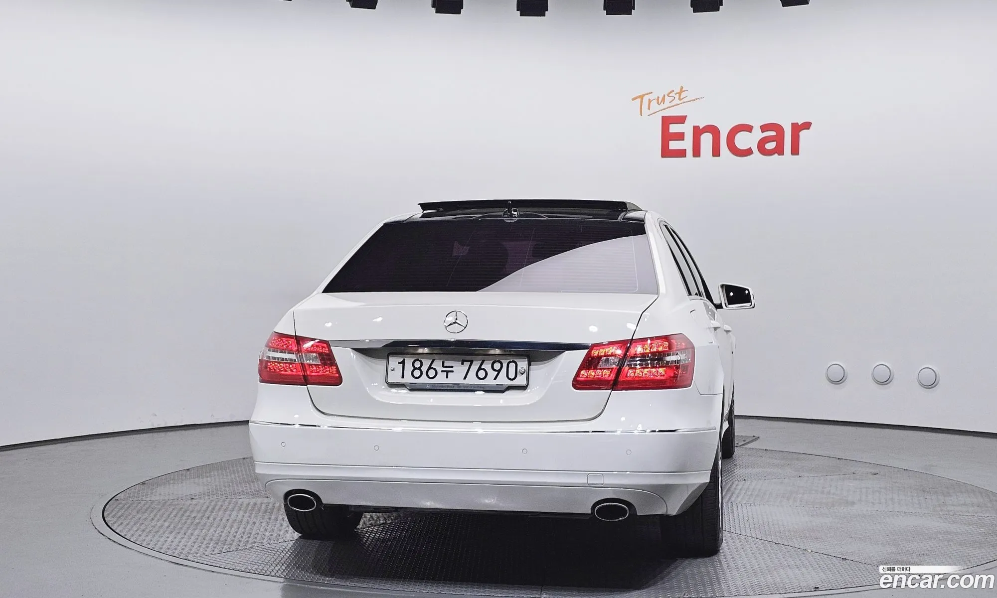 Mercedes-Benz E-Class W212 2012 WDDHF5FB7CA619285 — 19