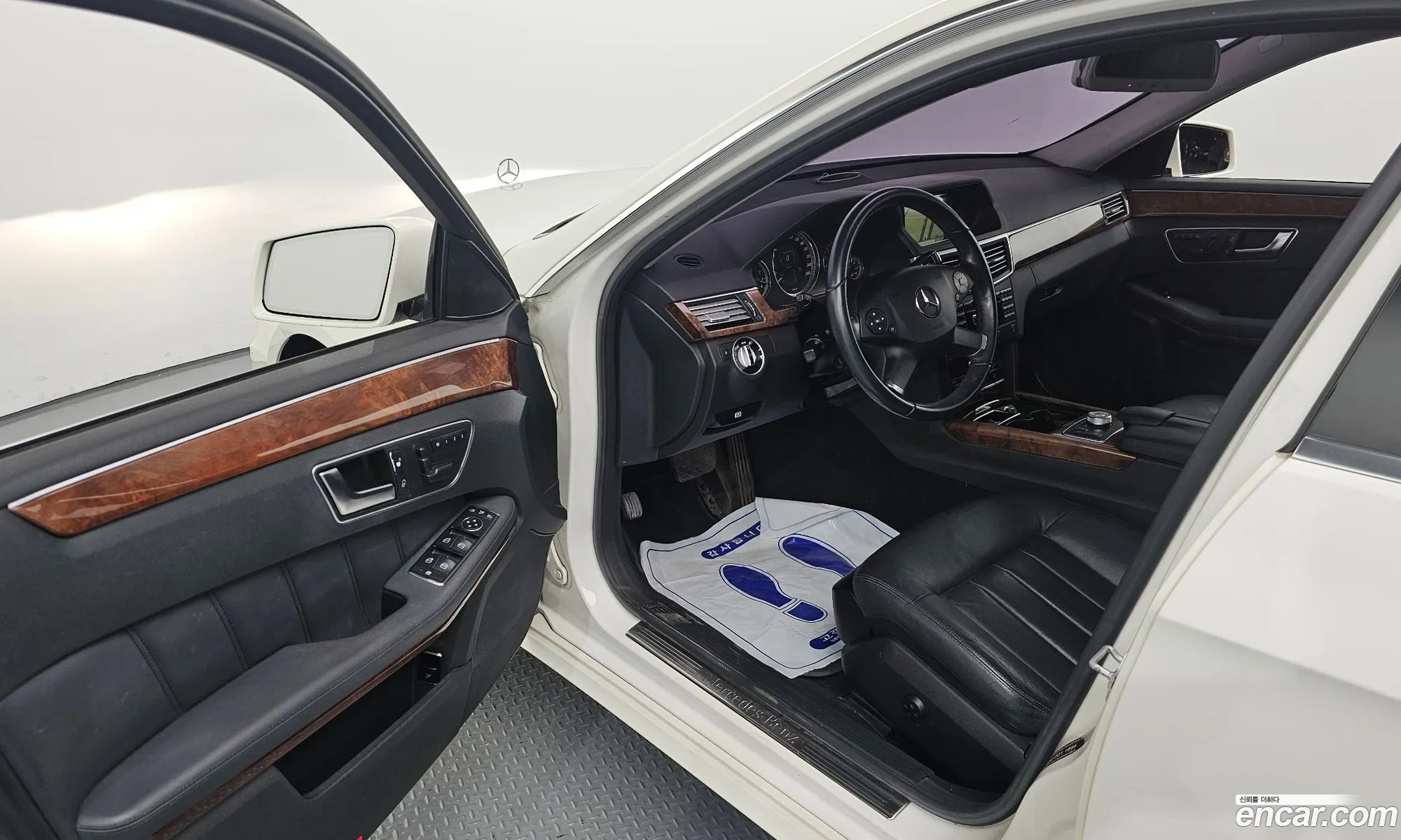 Mercedes-Benz E-Class W212 2012 WDDHF5FB7CA619285 — 16