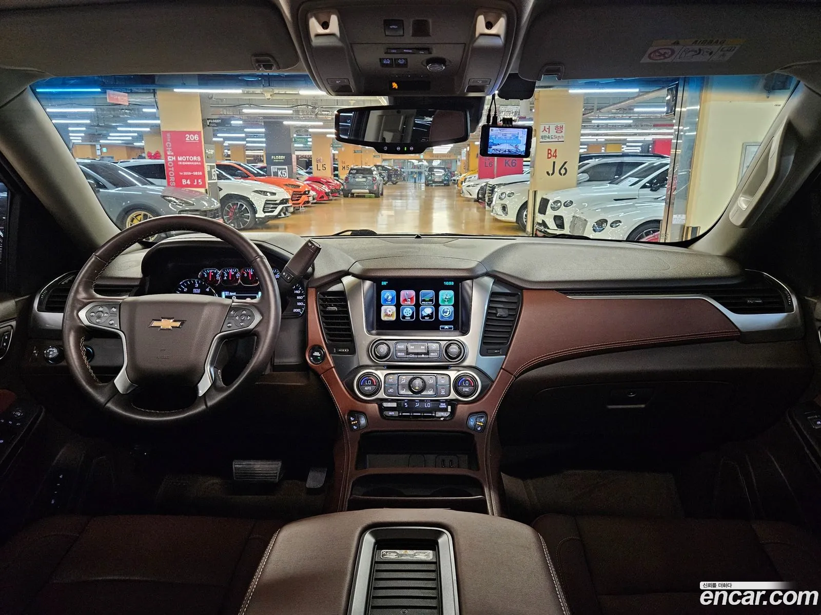 Chevrolet Suburban 2017 — 11
