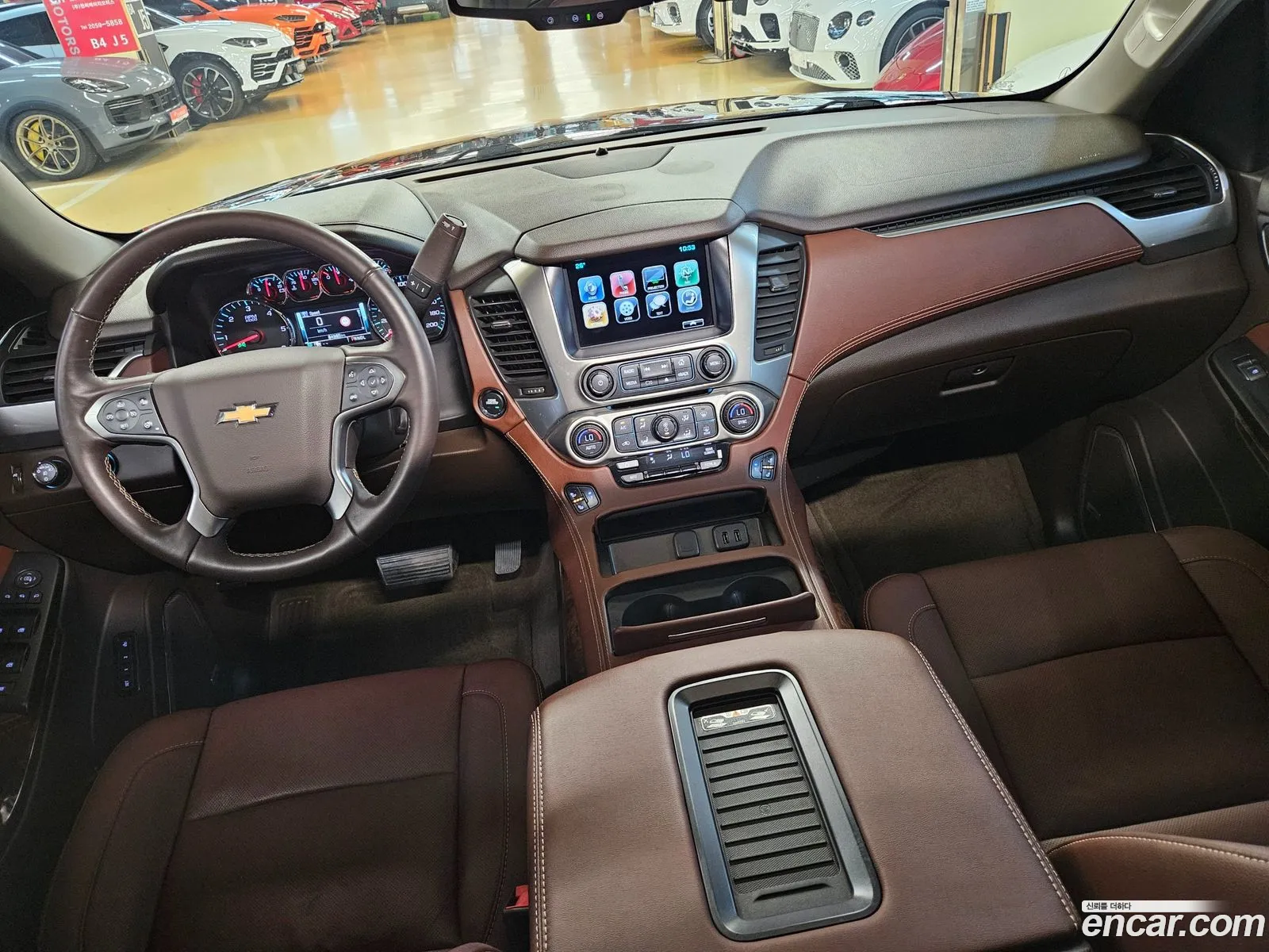 Chevrolet Suburban 2017 — 14