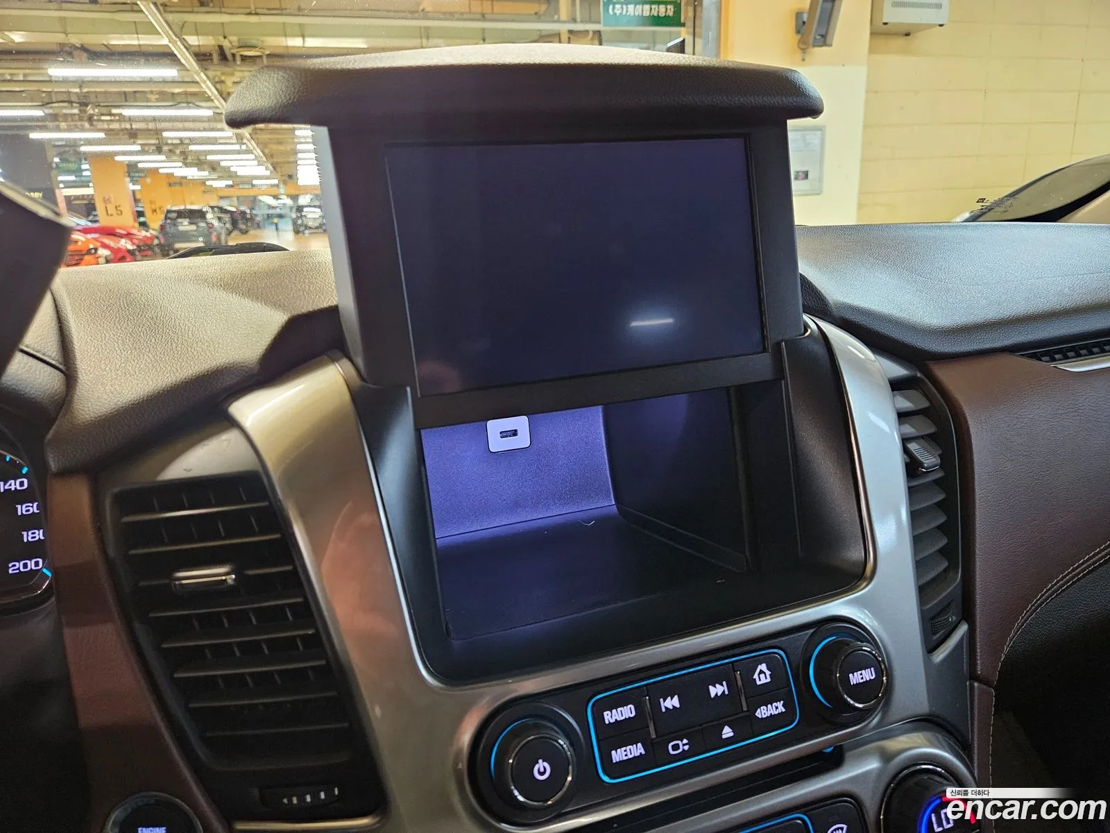 Chevrolet Suburban 2017 — 3