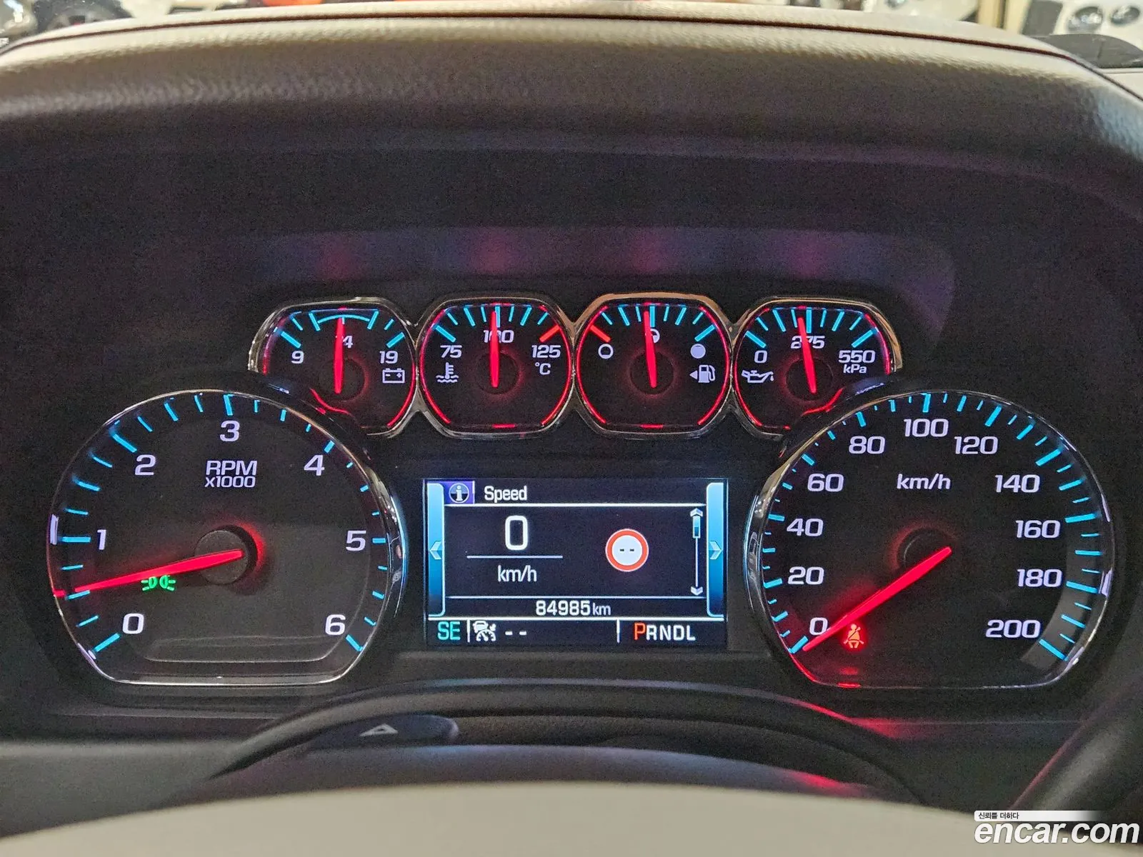 Chevrolet Suburban 2017 — 12