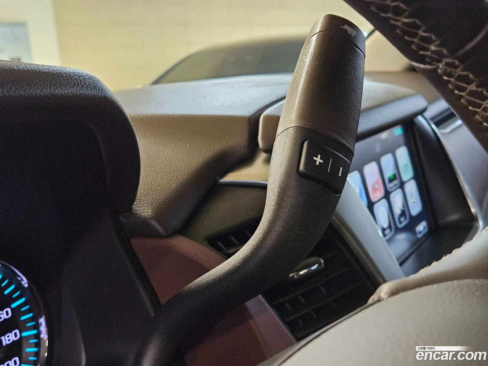 Chevrolet Suburban 2017 — 13