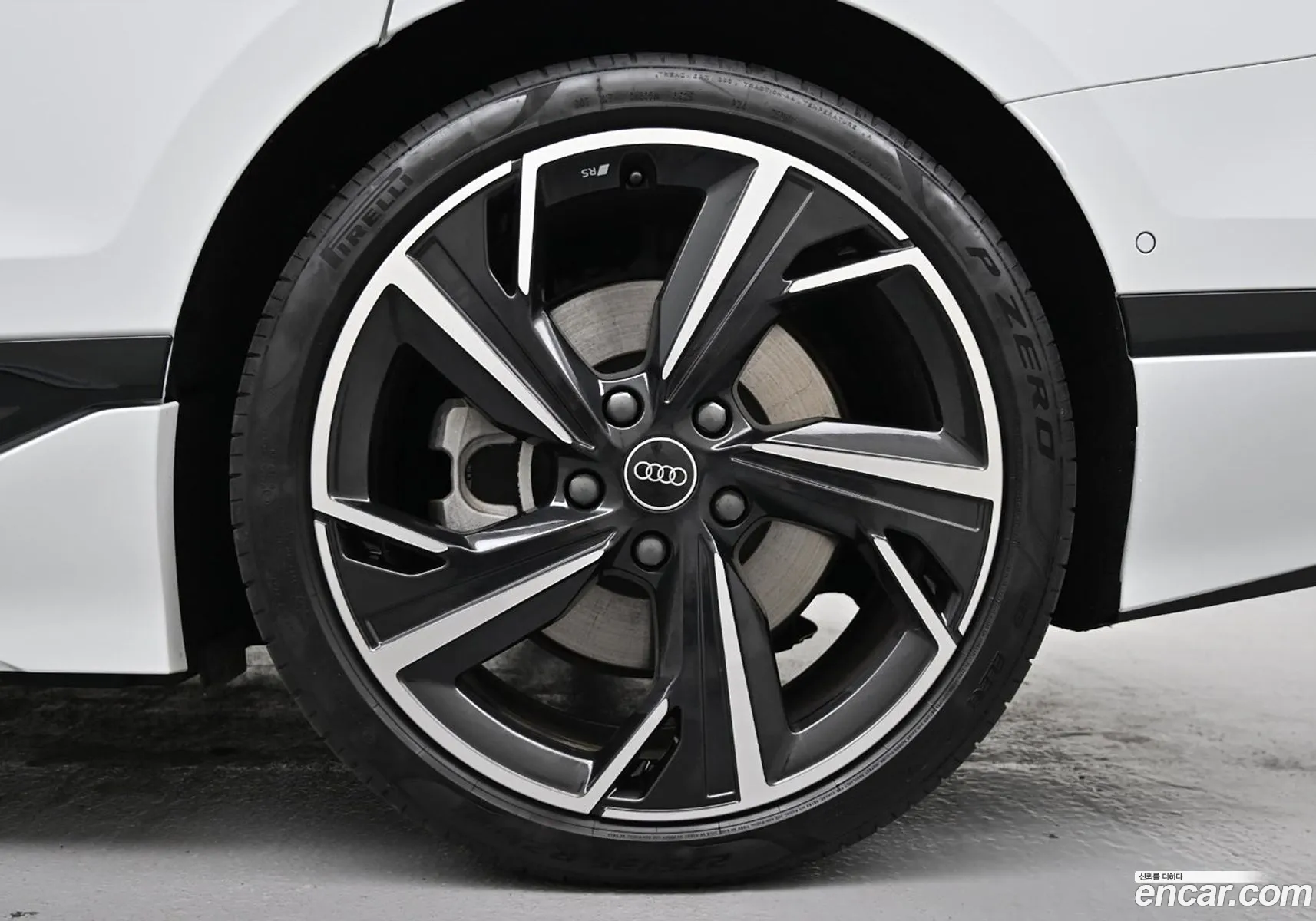 Audi A6 e-tron 2025 — 11