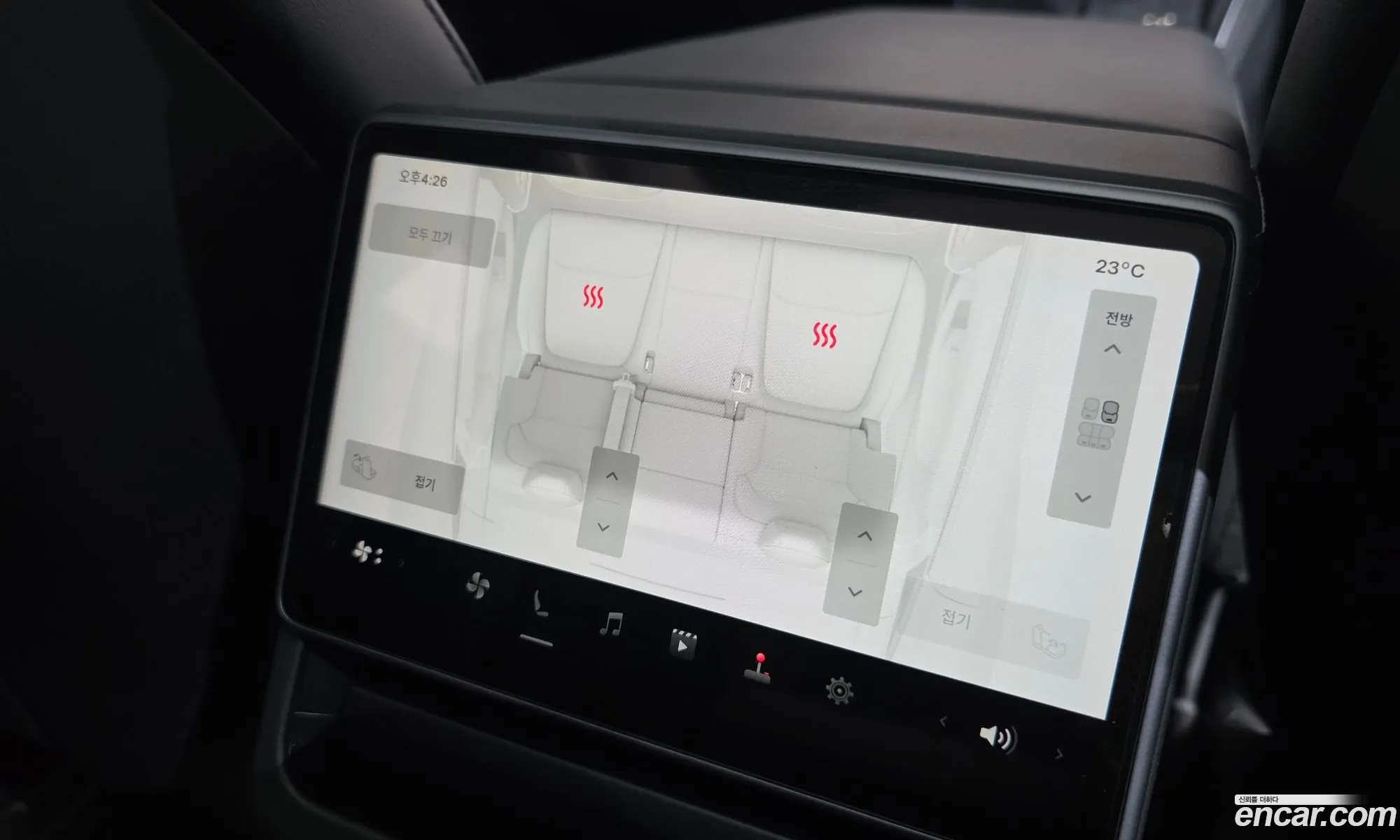 Tesla Model Y 2025 LRWYGCFJ6SC051971 — 30