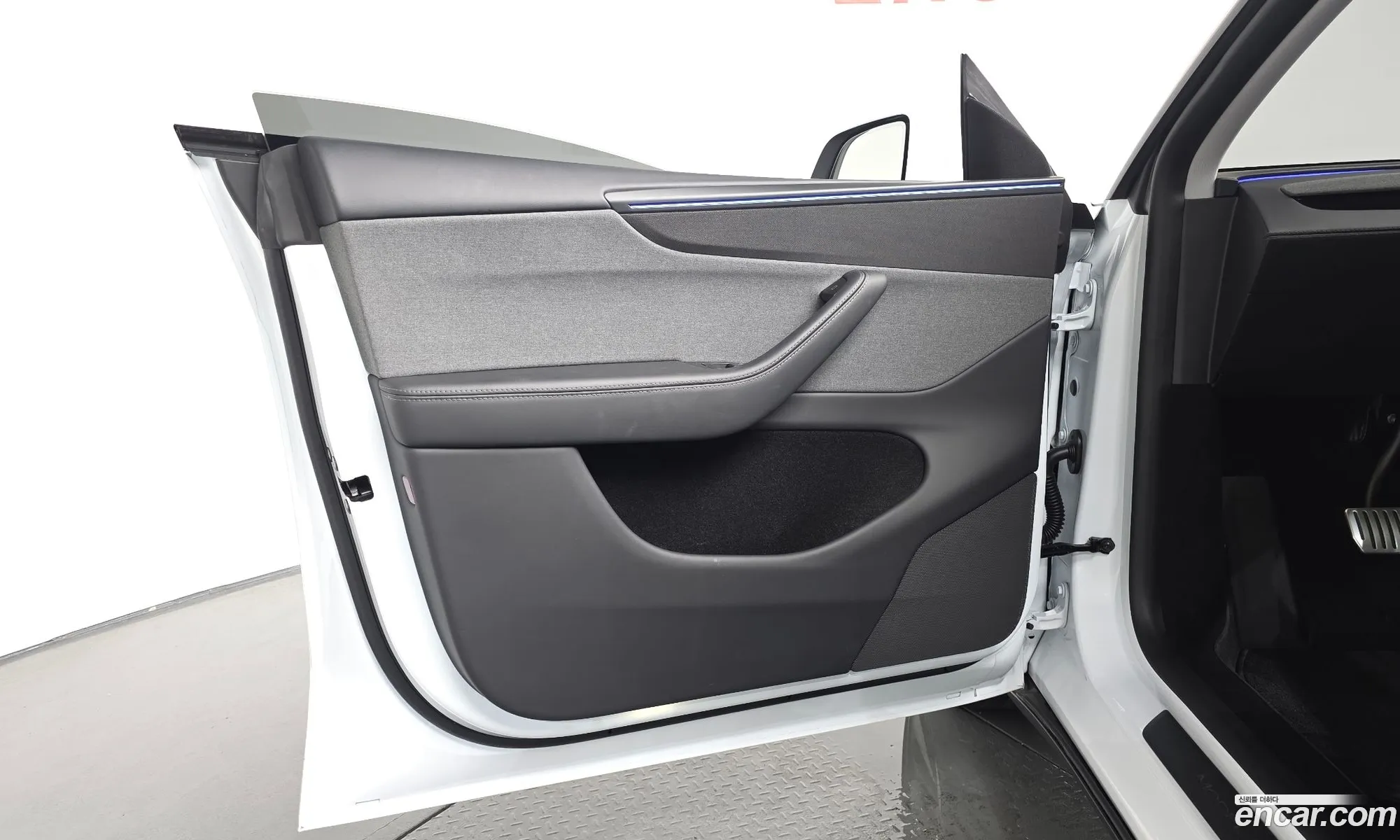 Tesla Model Y 2025 LRWYGCFJ6SC051971 — 16