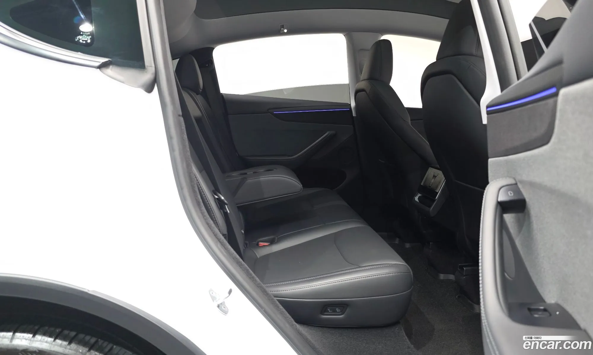 Tesla Model Y 2025 LRWYGCFJ6SC051971 — 21