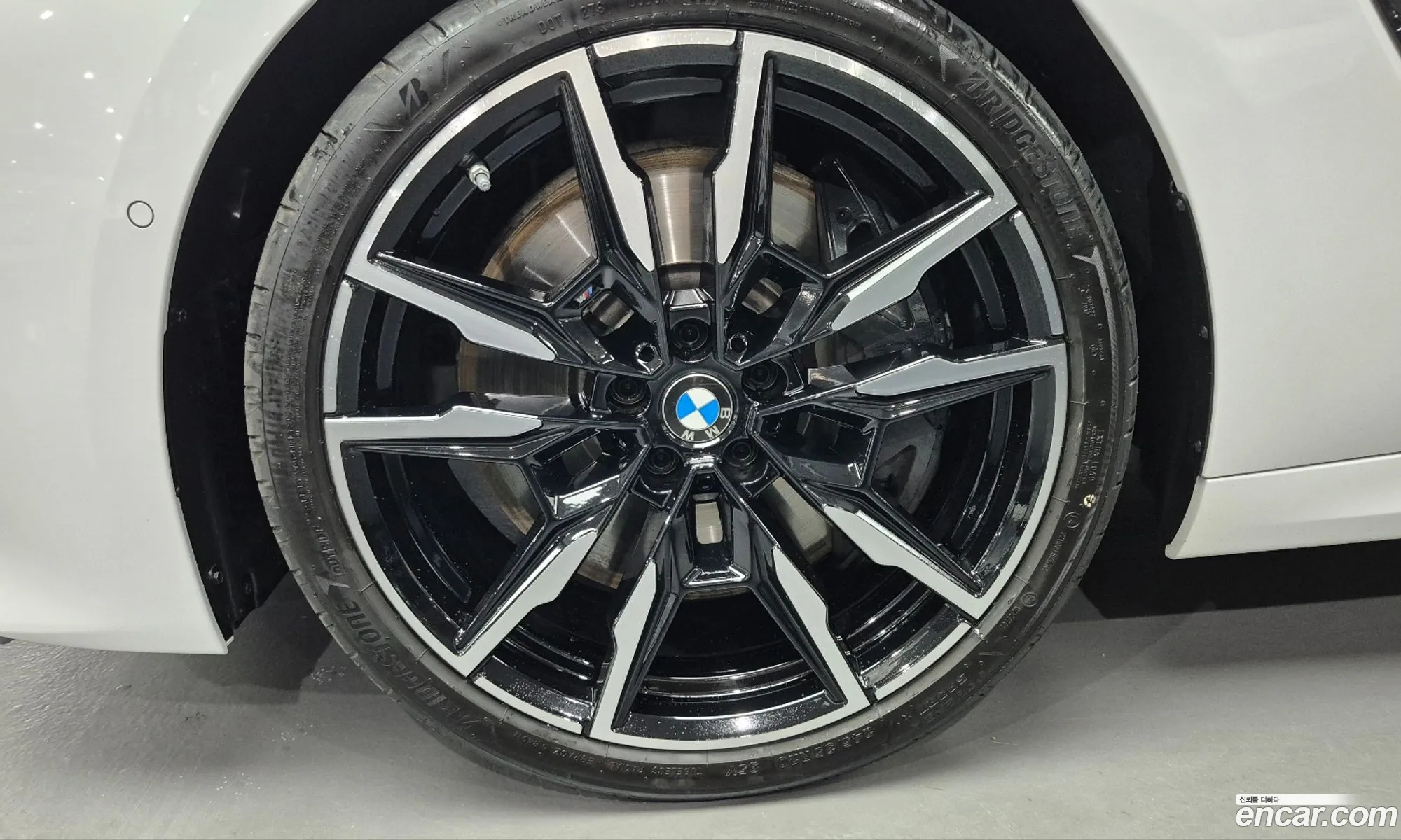 BMW 8 Series 2025 — 16