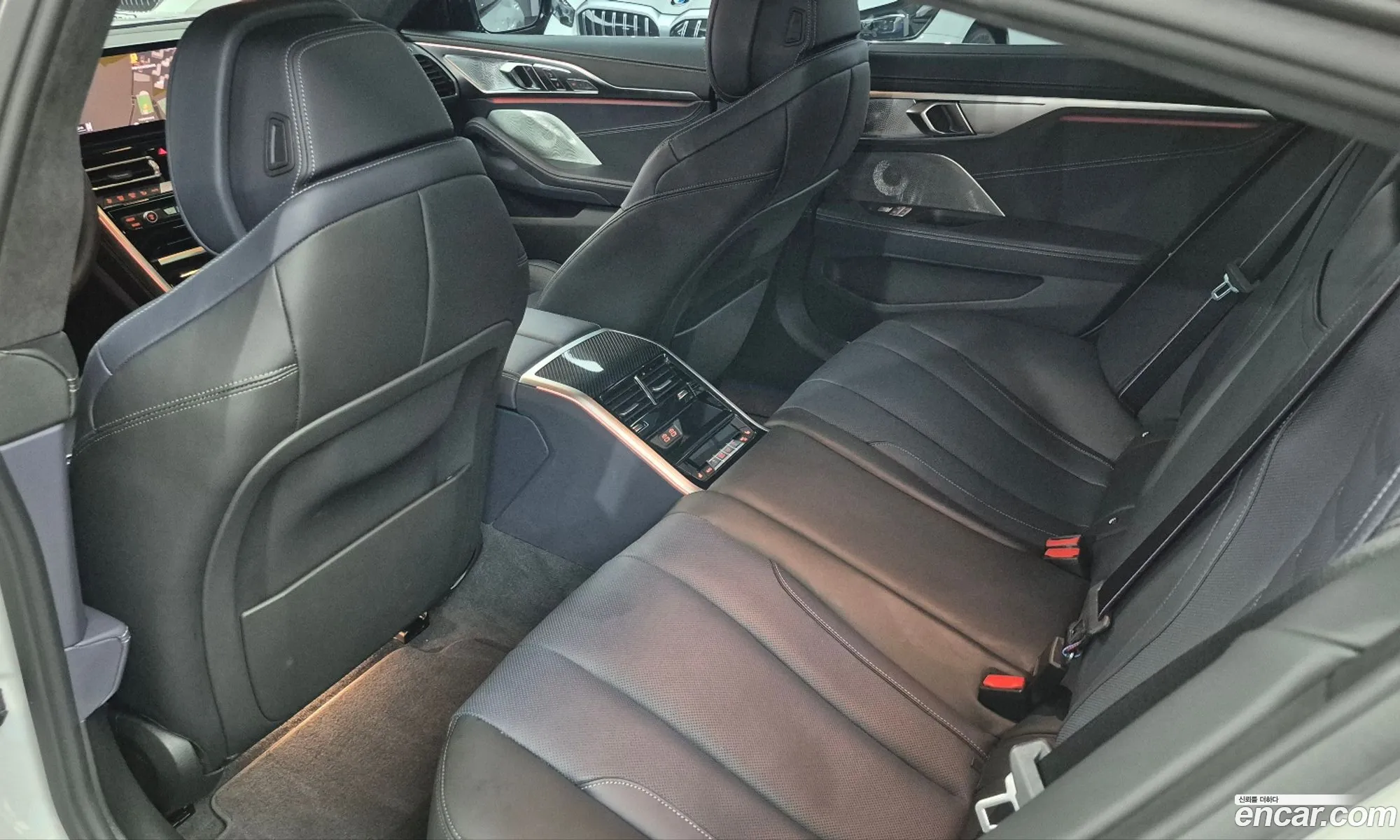 BMW 8 Series 2025 — 17