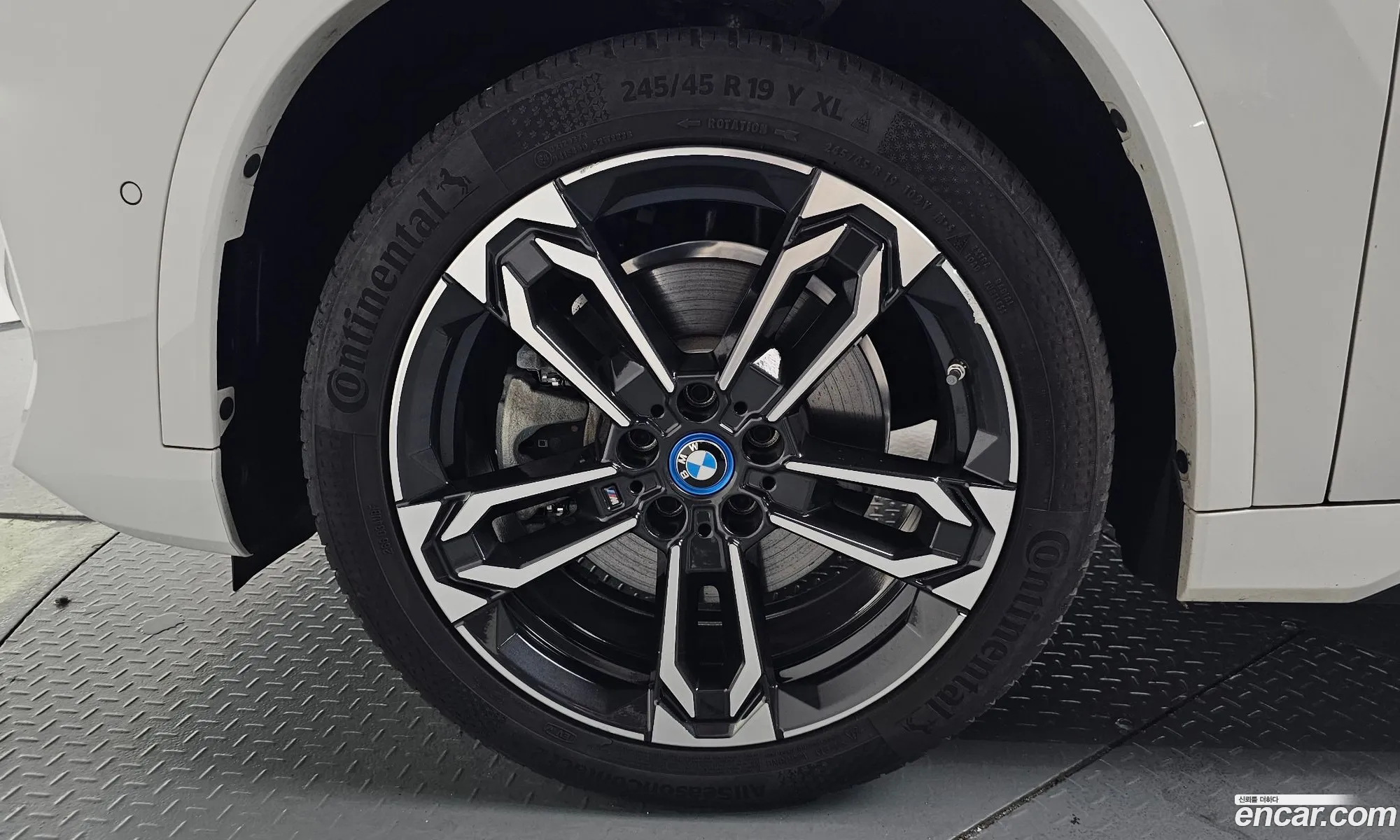 BMW iX1
